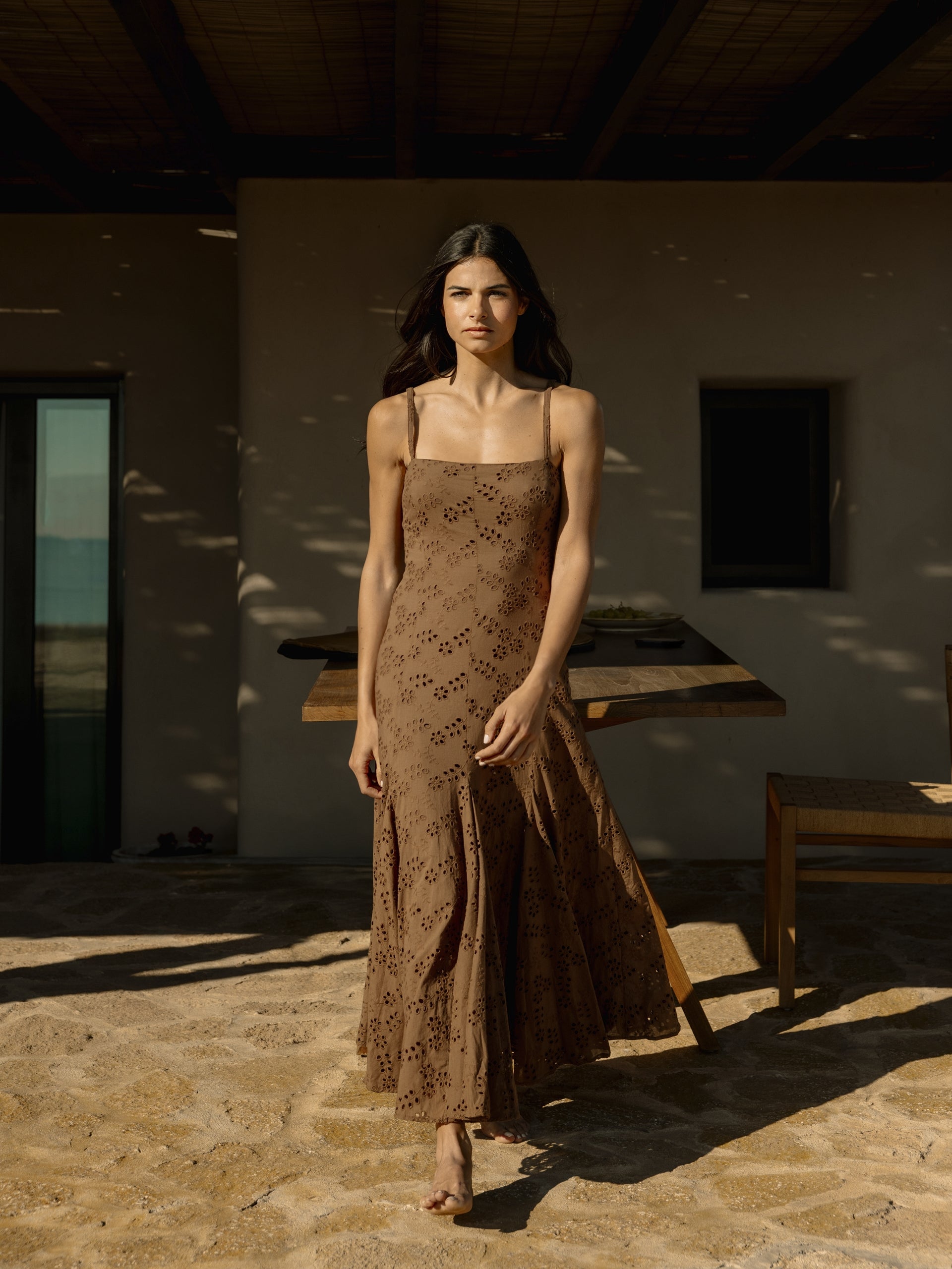Vestido midi bordados marron