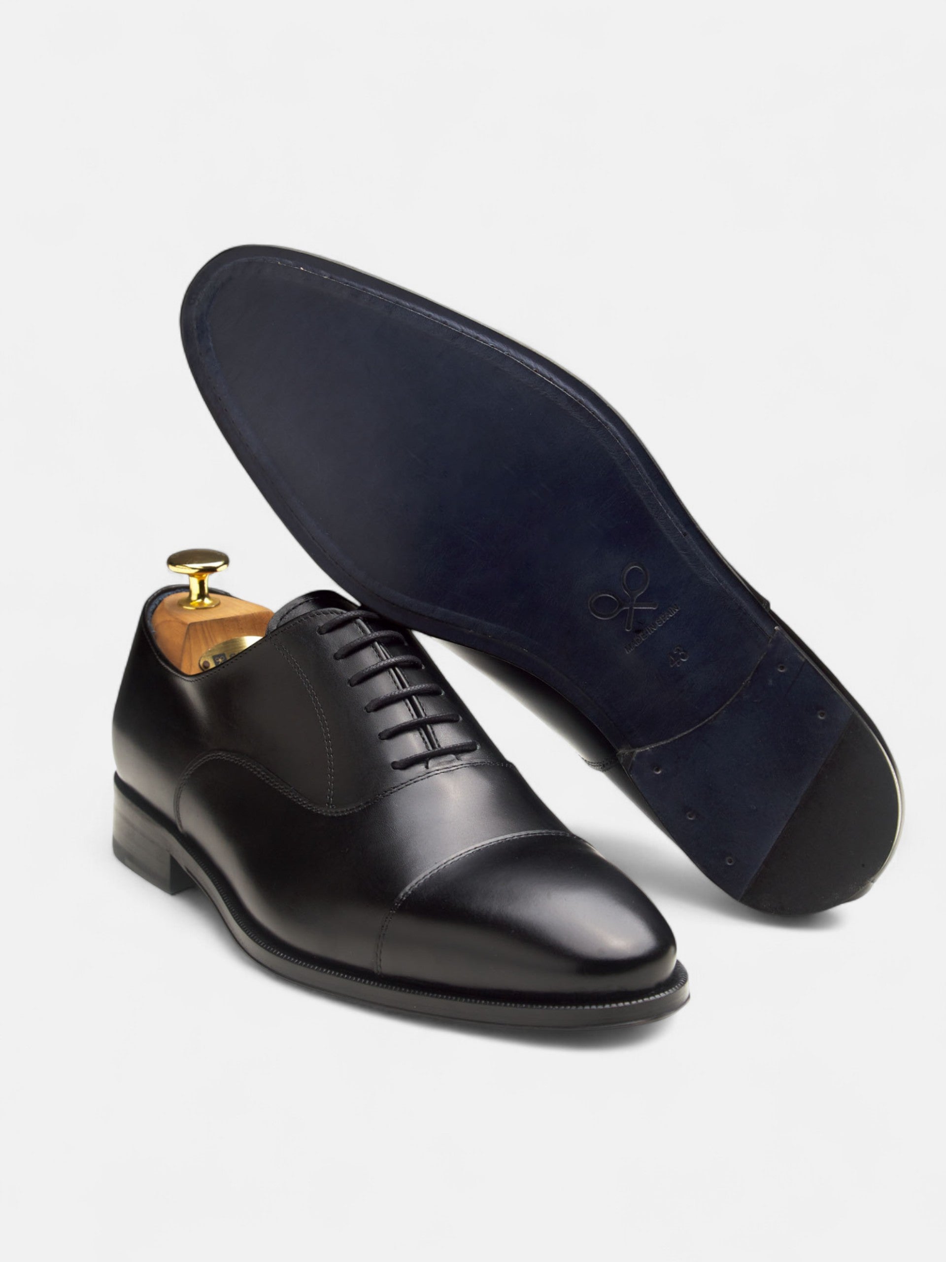 Black tailoring shoe