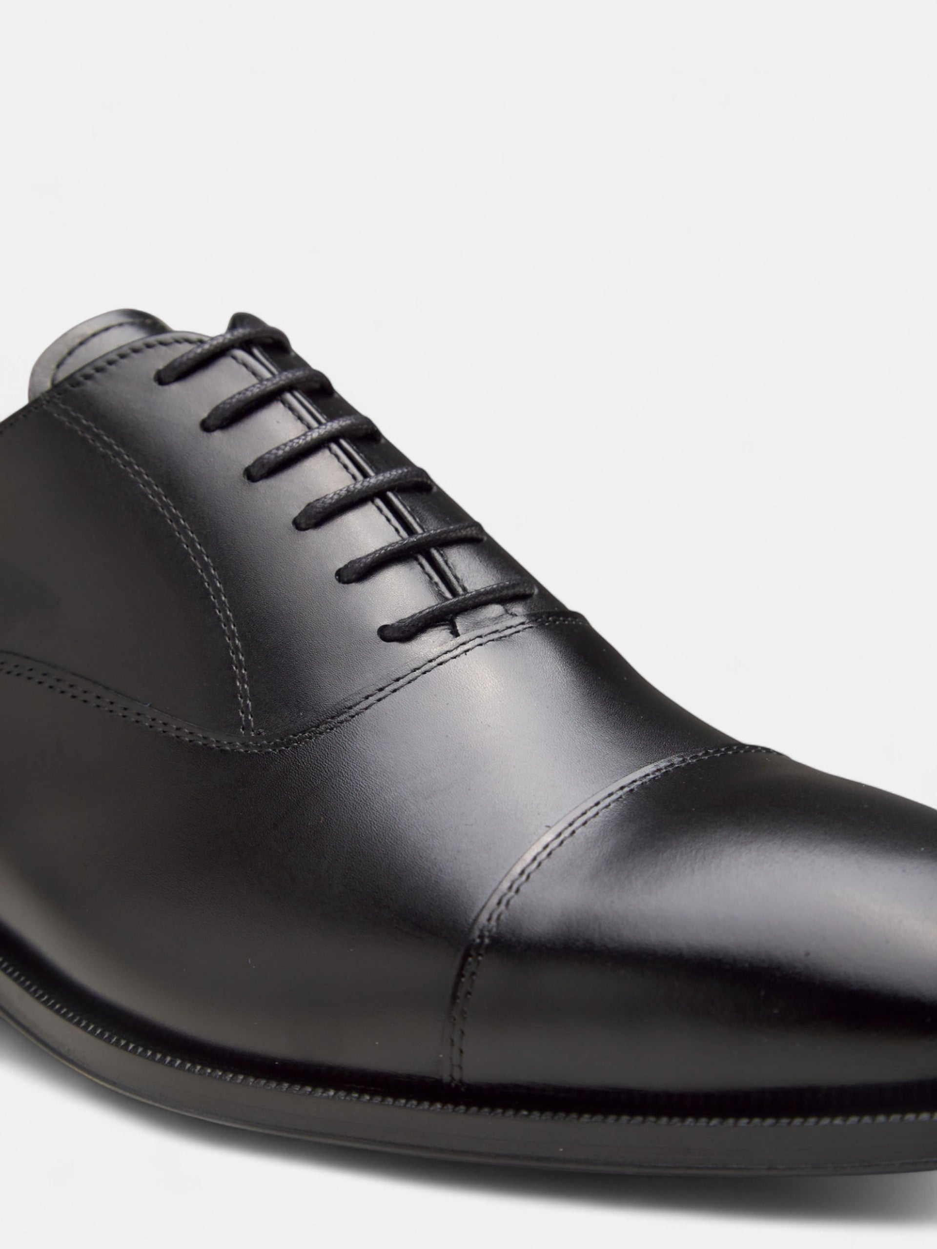 Black tailoring shoe