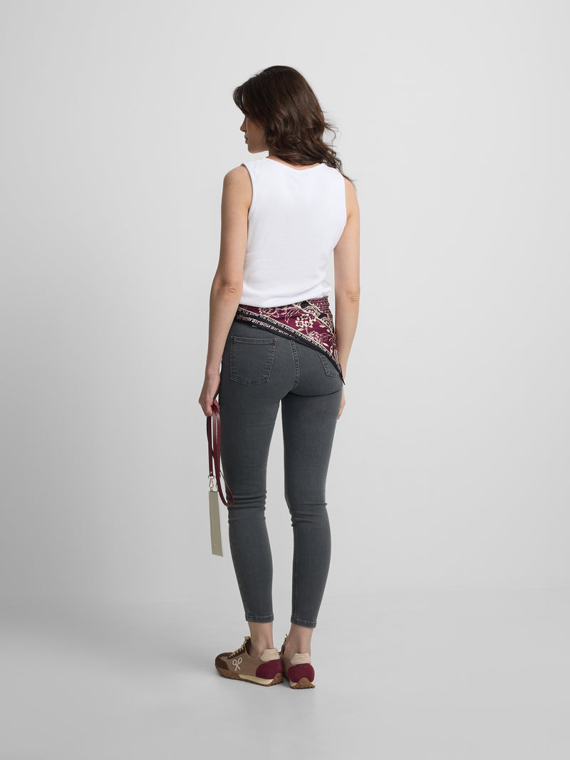 Calças slim fit cinzentas para mulher