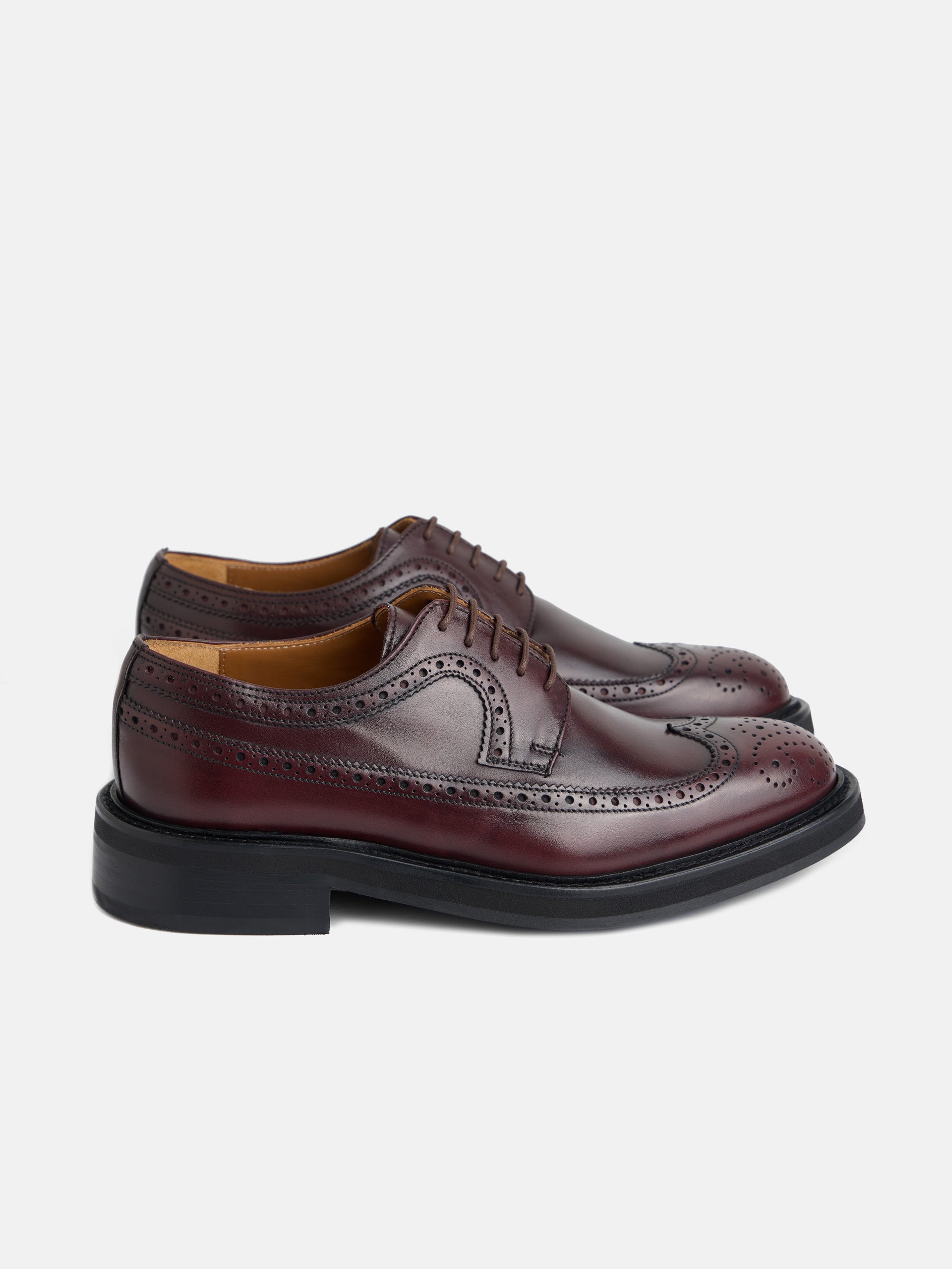 Chaussure classique en cuir perforé bordeaux