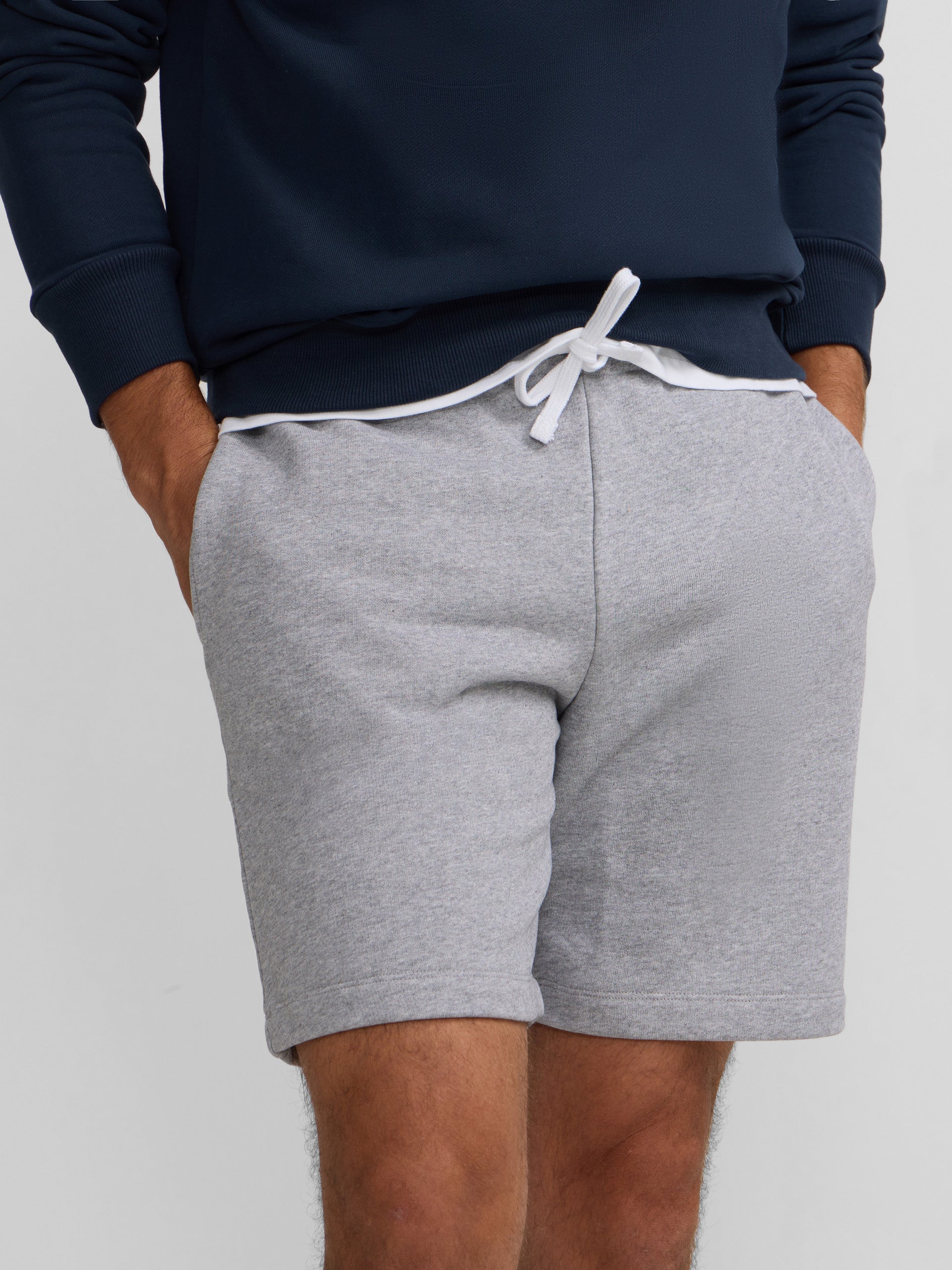 Bermuda deportiva gris
