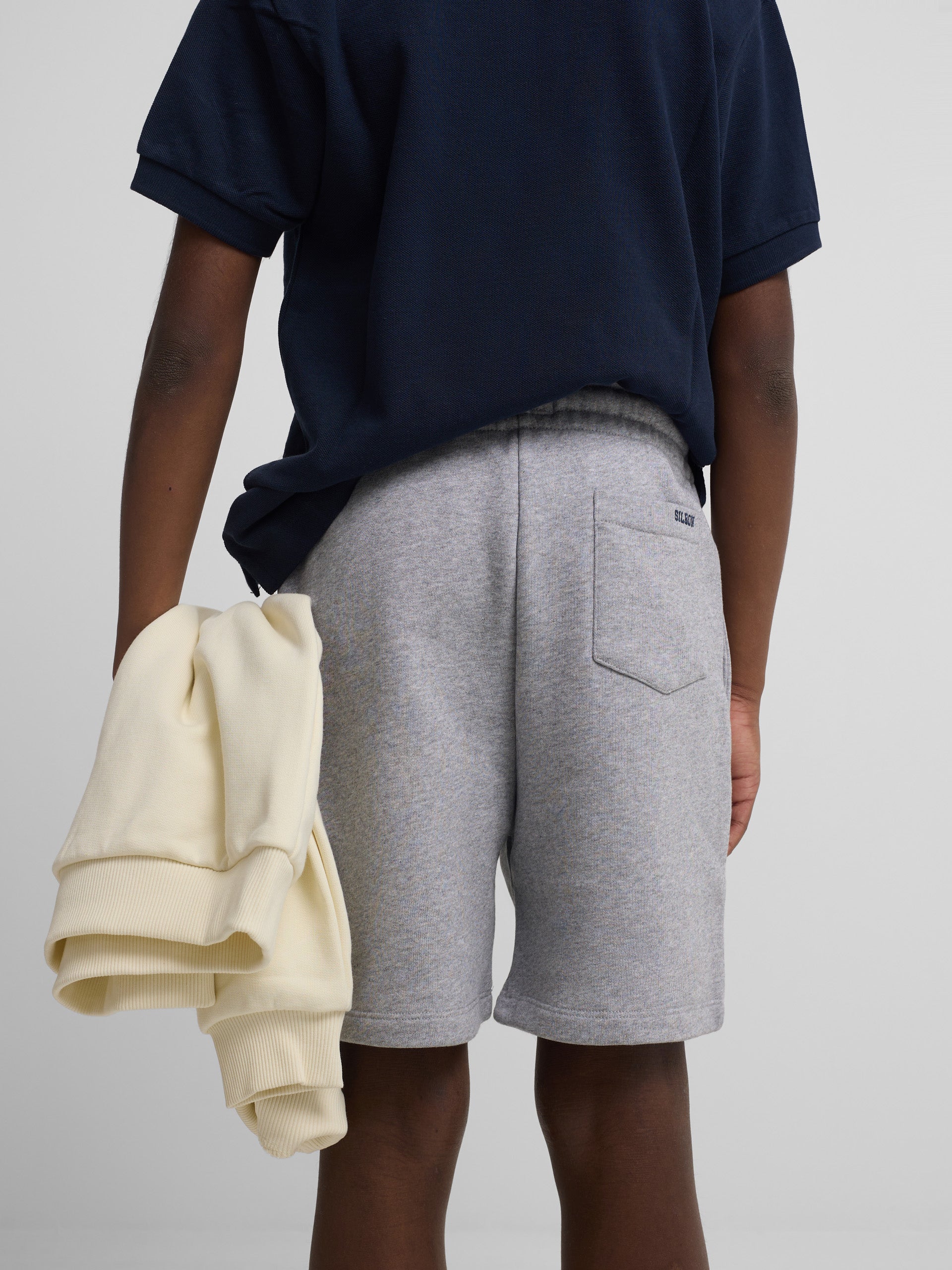 Bermuda deportiva kids gris
