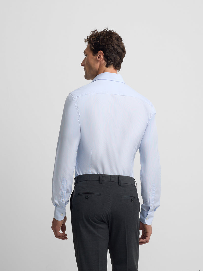 Camisa de vestir riscas finas punho simples azul-claro