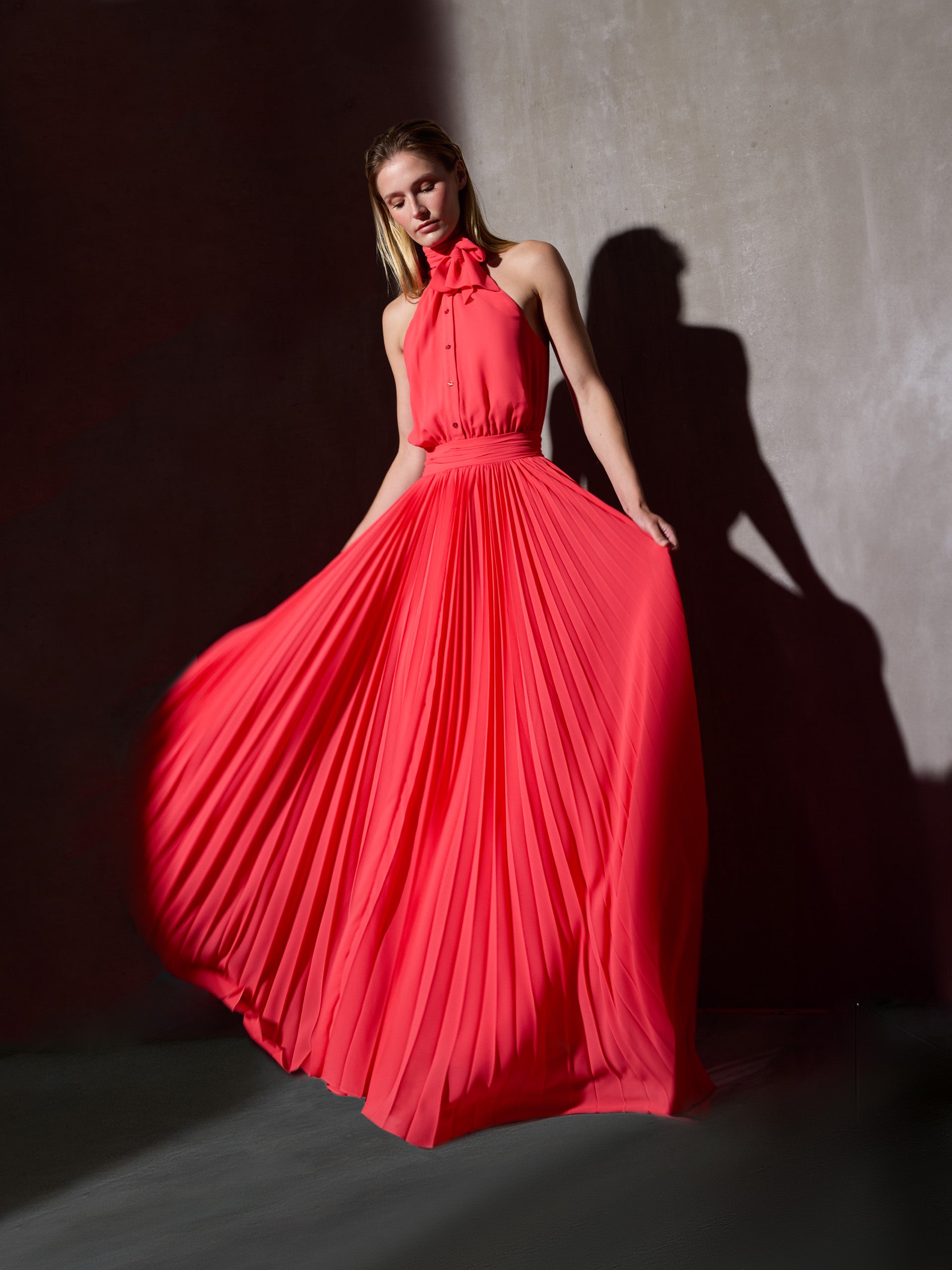 Robe plissée CaprileXSilbon avec nœud corail