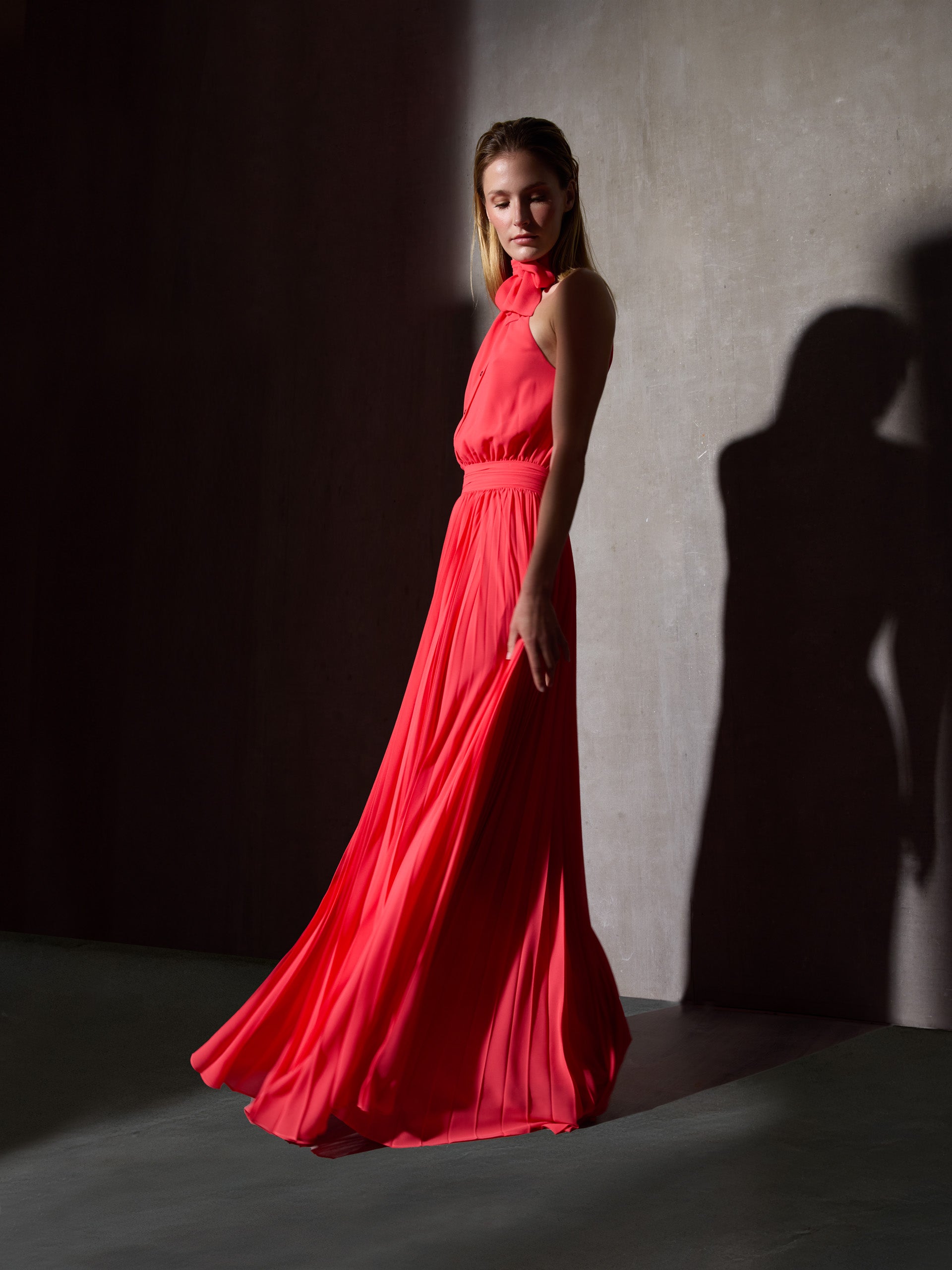 Robe plissée CaprileXSilbon avec nœud corail