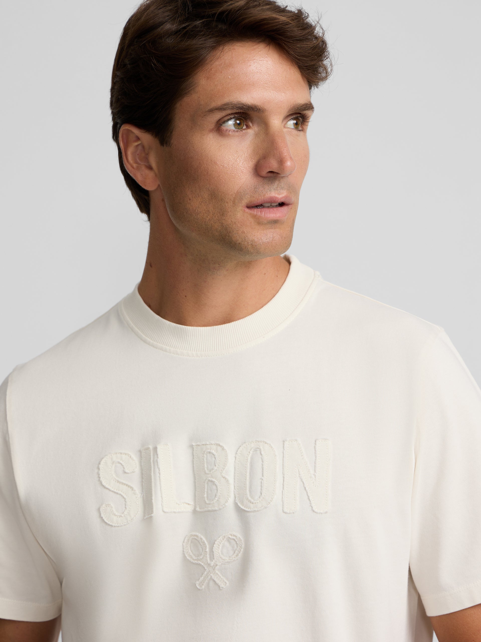 Camiseta silbon patch tono crema
