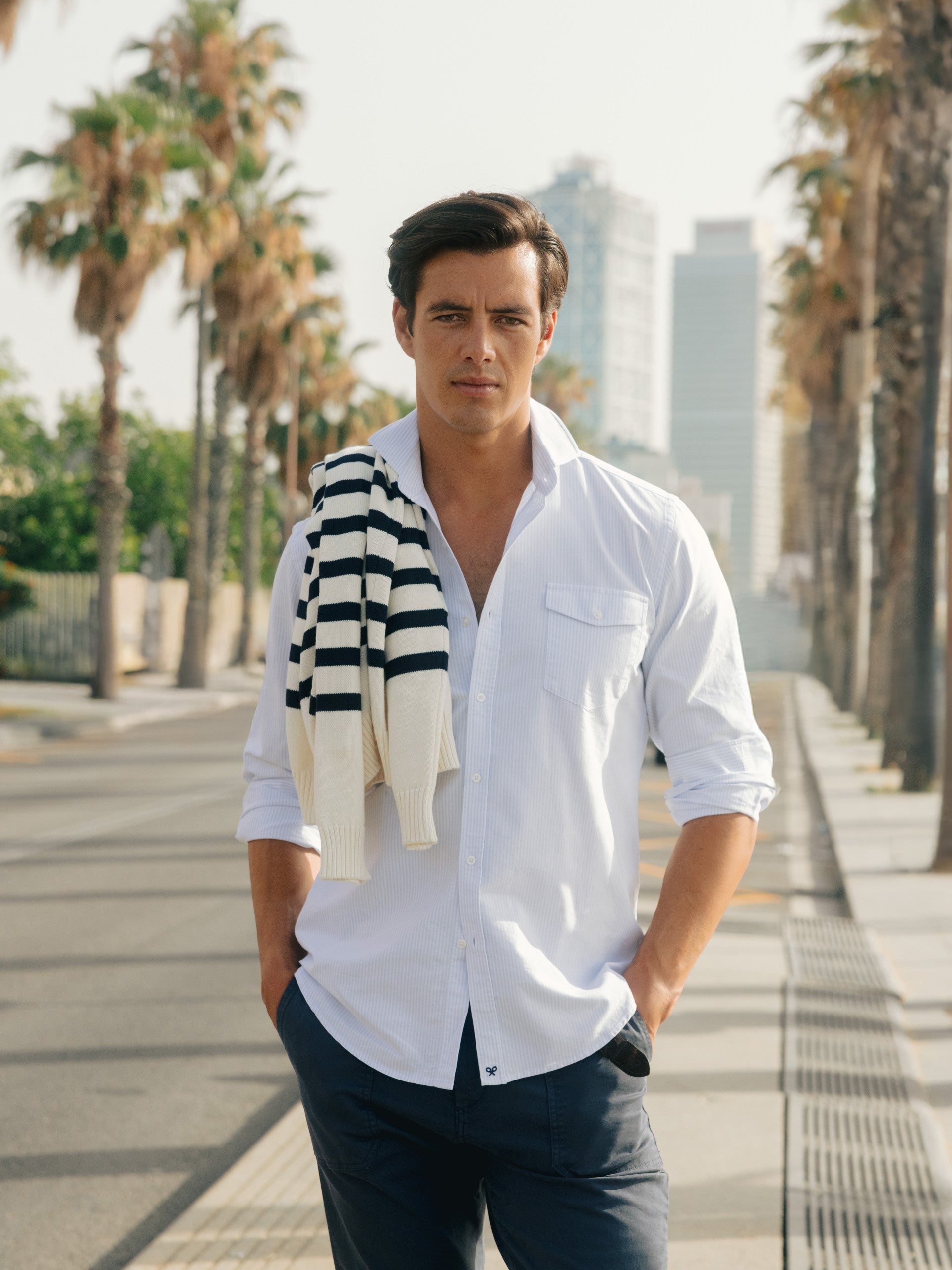 Sport cruise shirt with blue striped pocket
