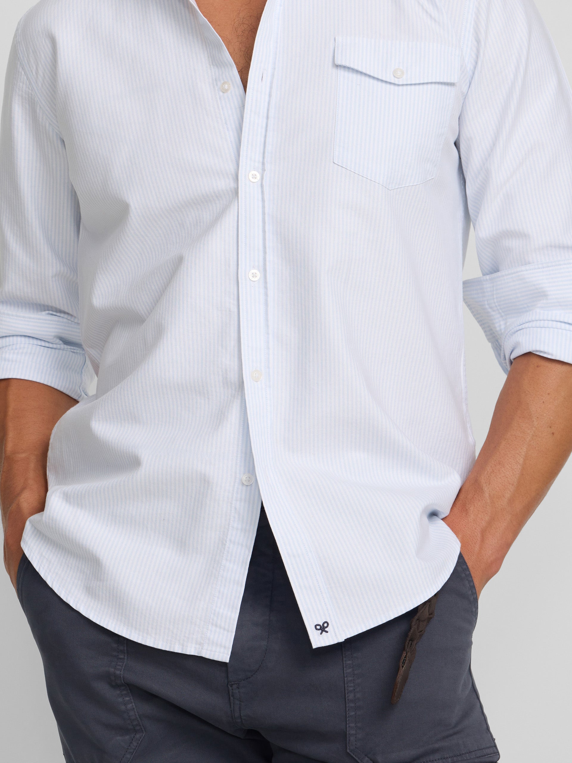 Sport cruise shirt with blue striped pocket