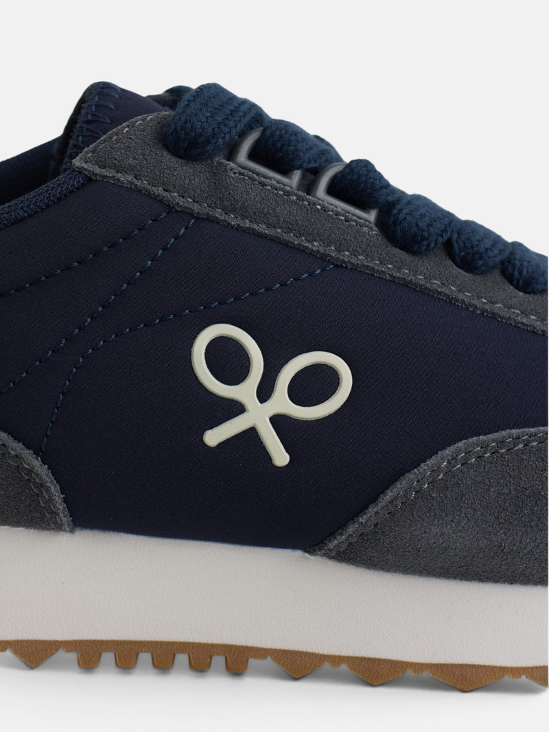 Navy blue relaxed running sneaker