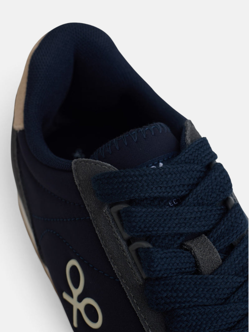 Navy blue relaxed running sneaker