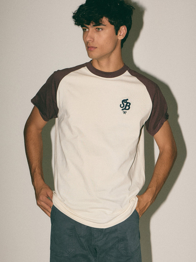 Relaxed fit t-shirt with burgundy contrast sleeves