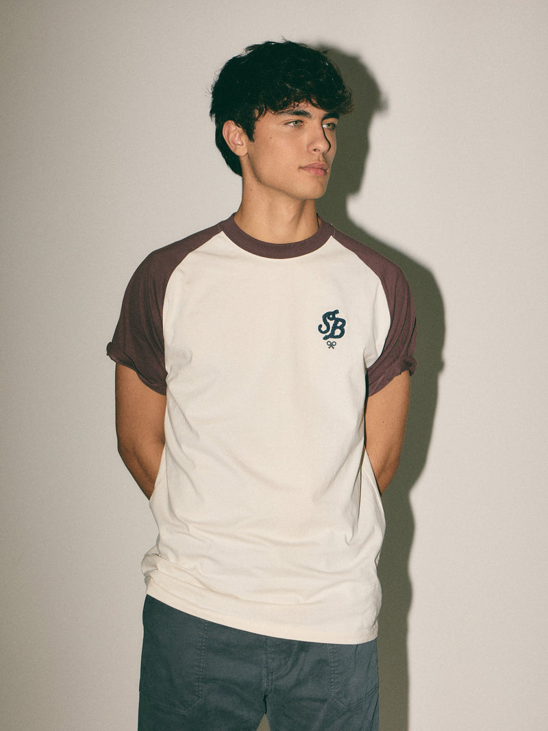 Relaxed fit t-shirt with burgundy contrast sleeves