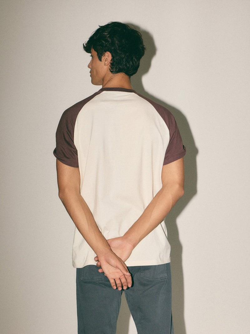 Relaxed fit t-shirt with burgundy contrast sleeves