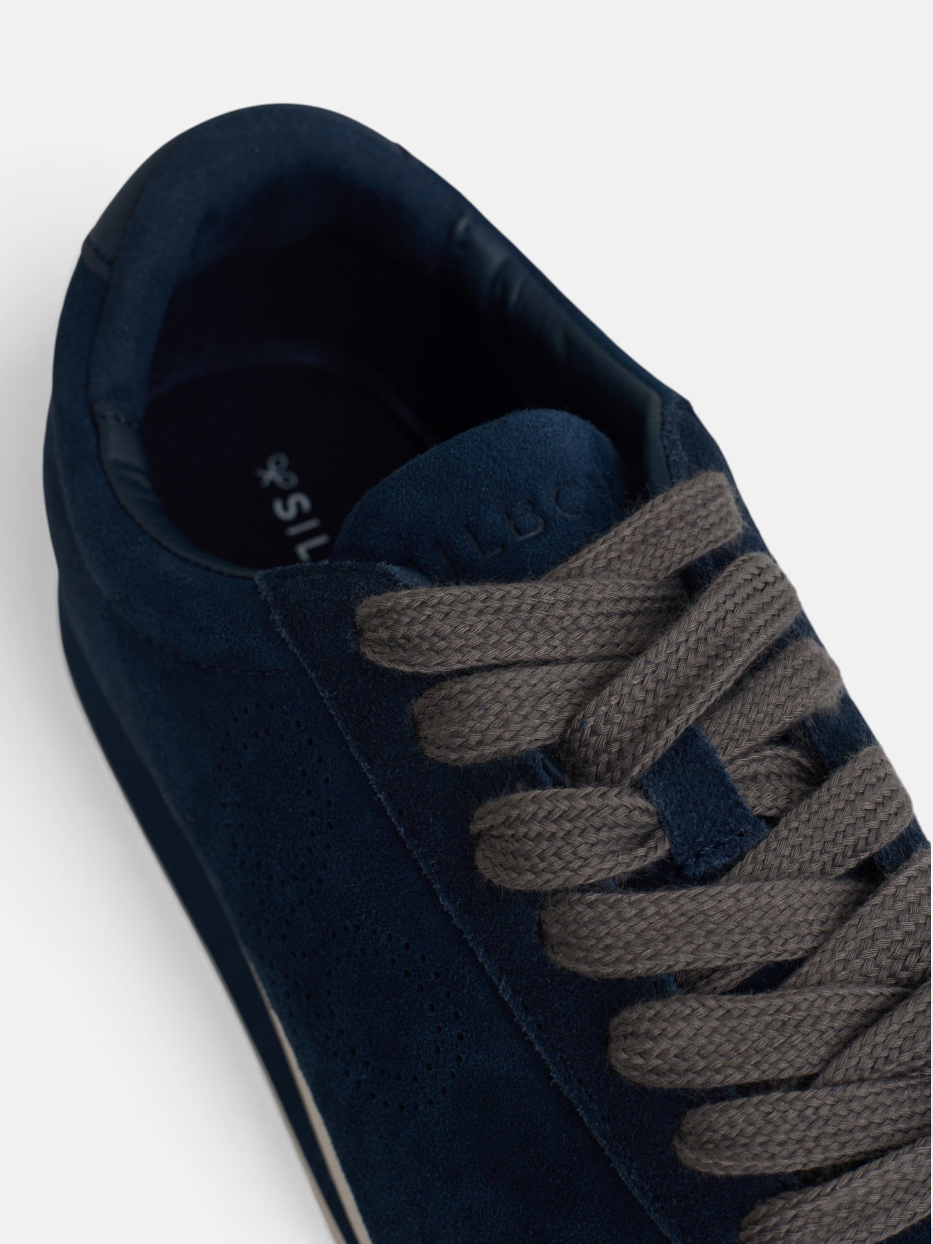 Zapatilla serraje logo perforado azul marino