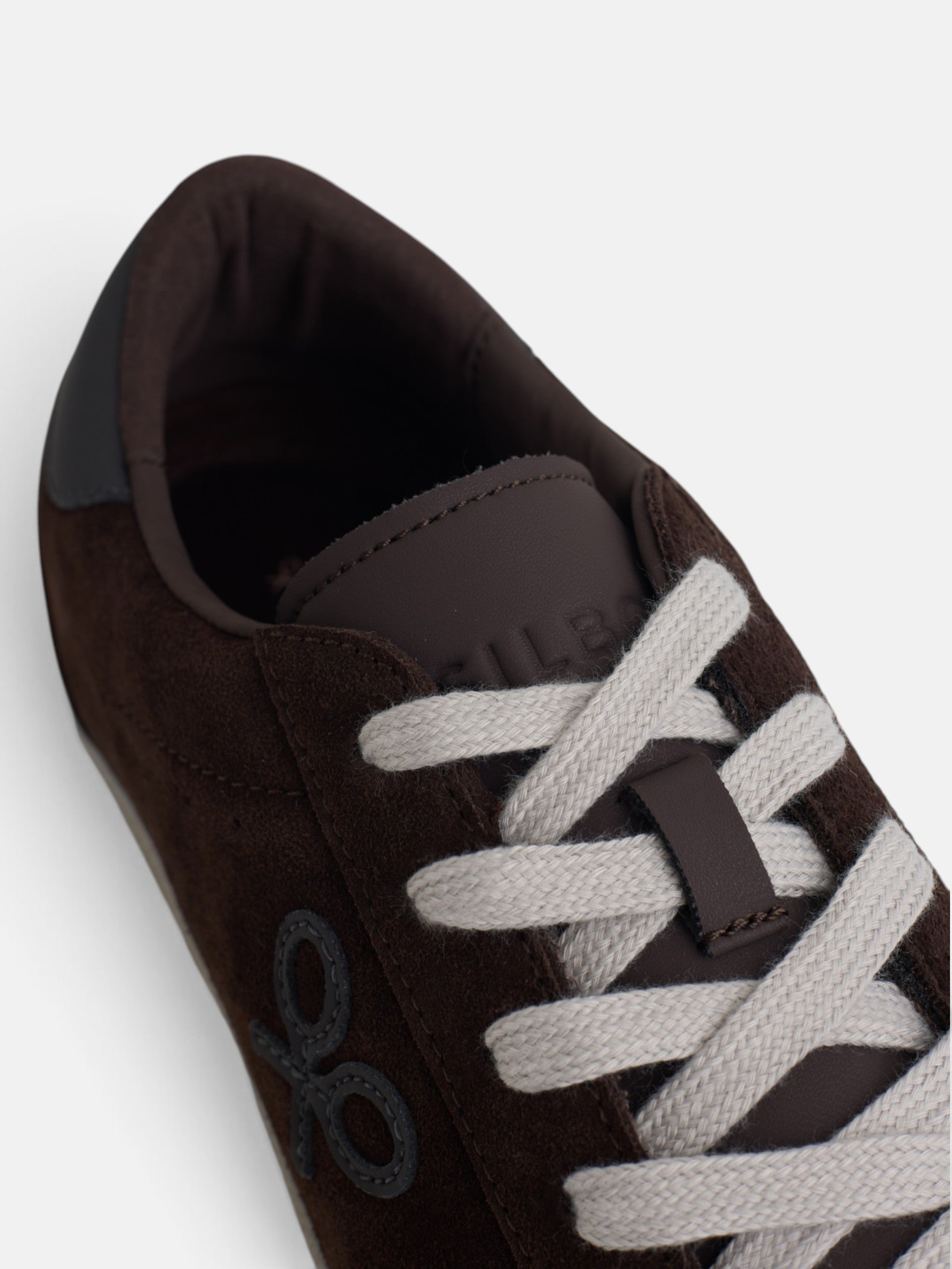 Zapatilla serraje desgastada marron