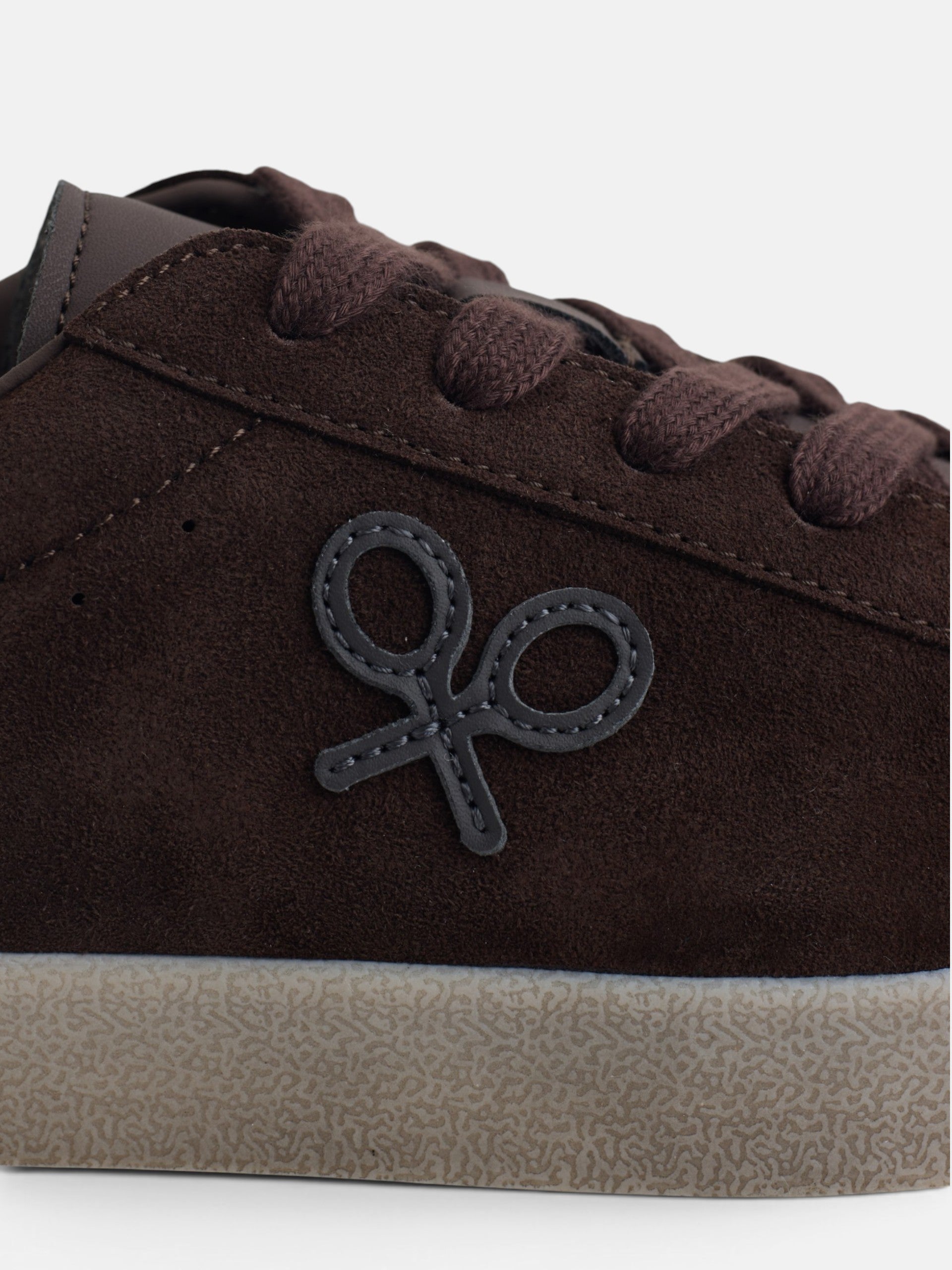 Zapatilla serraje desgastada marron