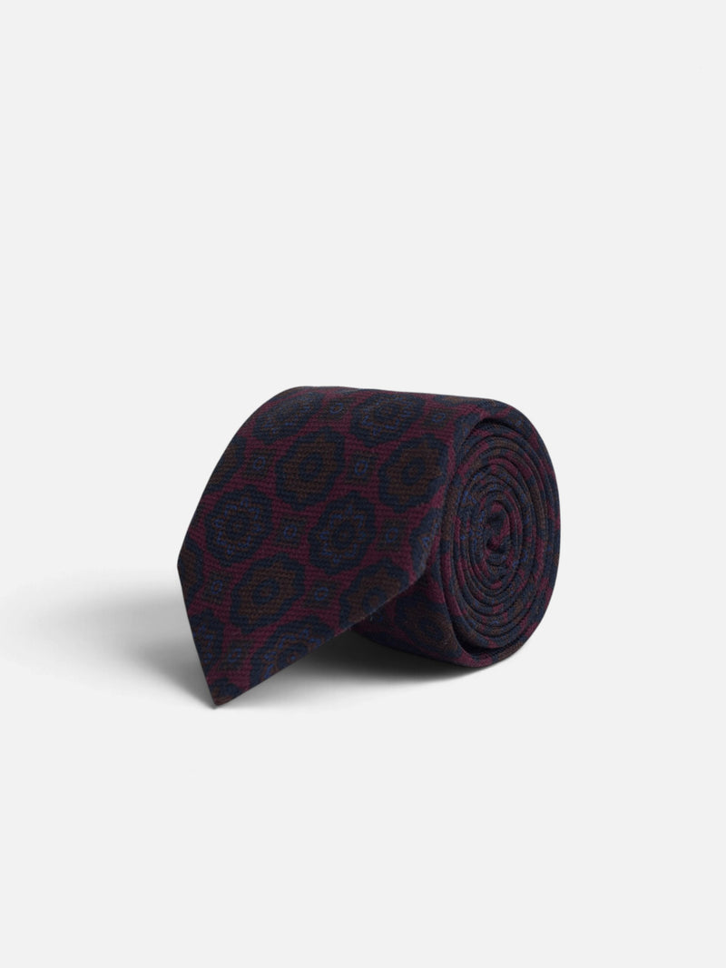 Burgundy crown tie