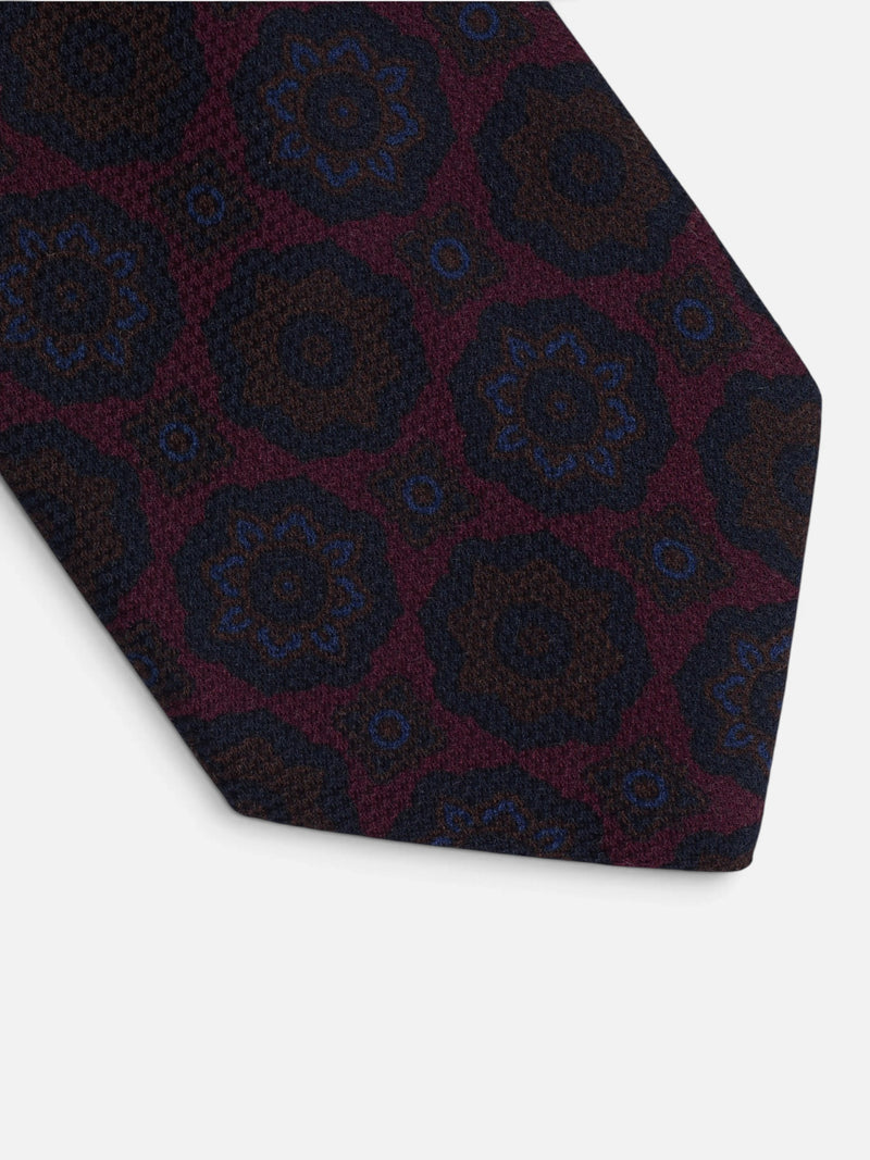Burgundy crown tie