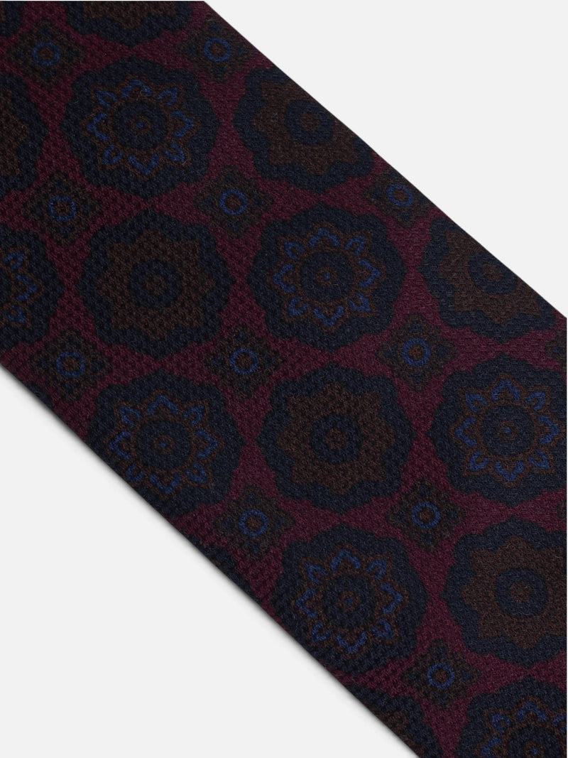 Burgundy crown tie