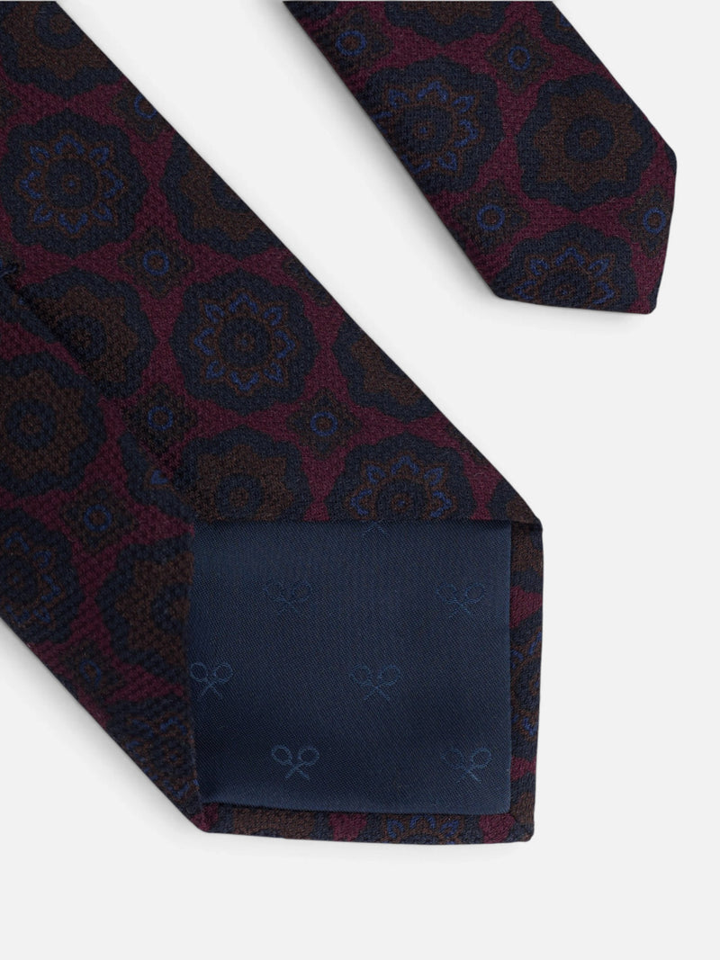 Burgundy crown tie