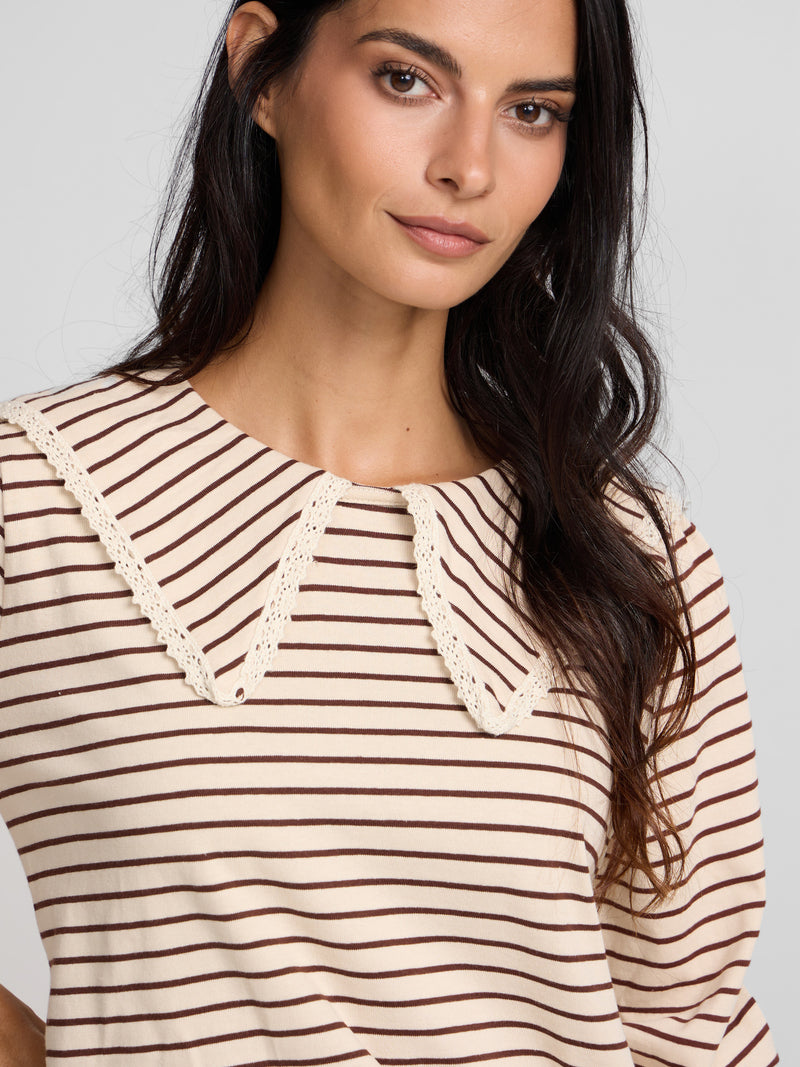 Camisola de manga comprida com gola bobo às riscas camel
