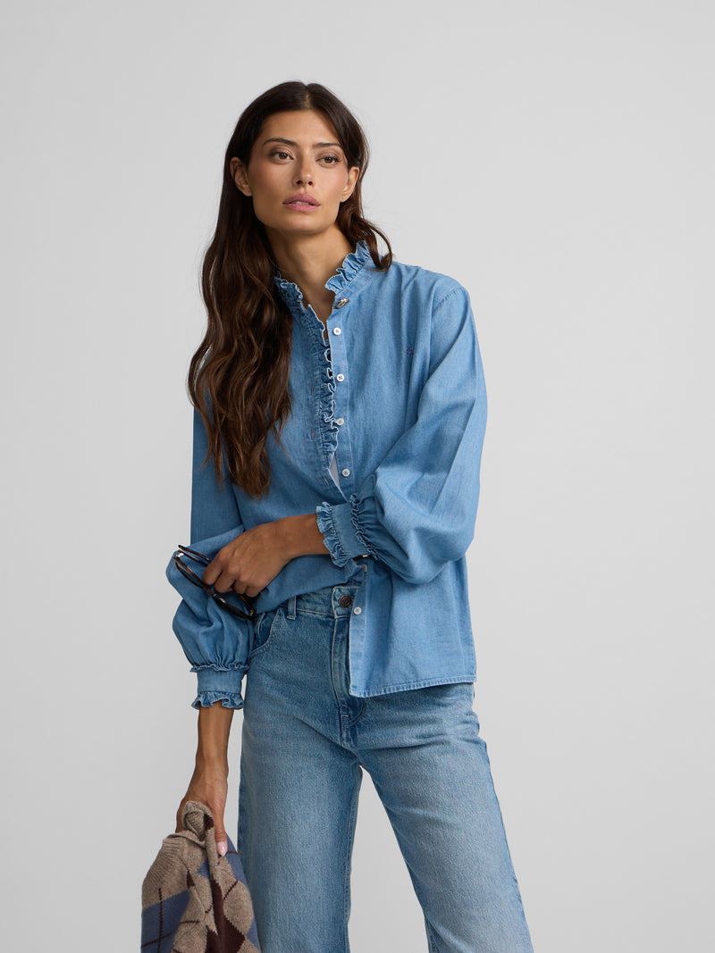 Chemise à col volanté avec détail de poignet en denim