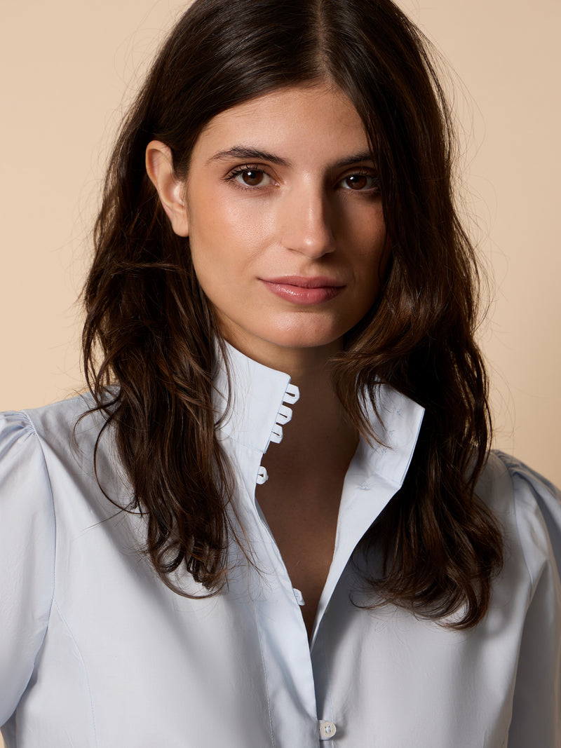 Unique shirt with light blue collar