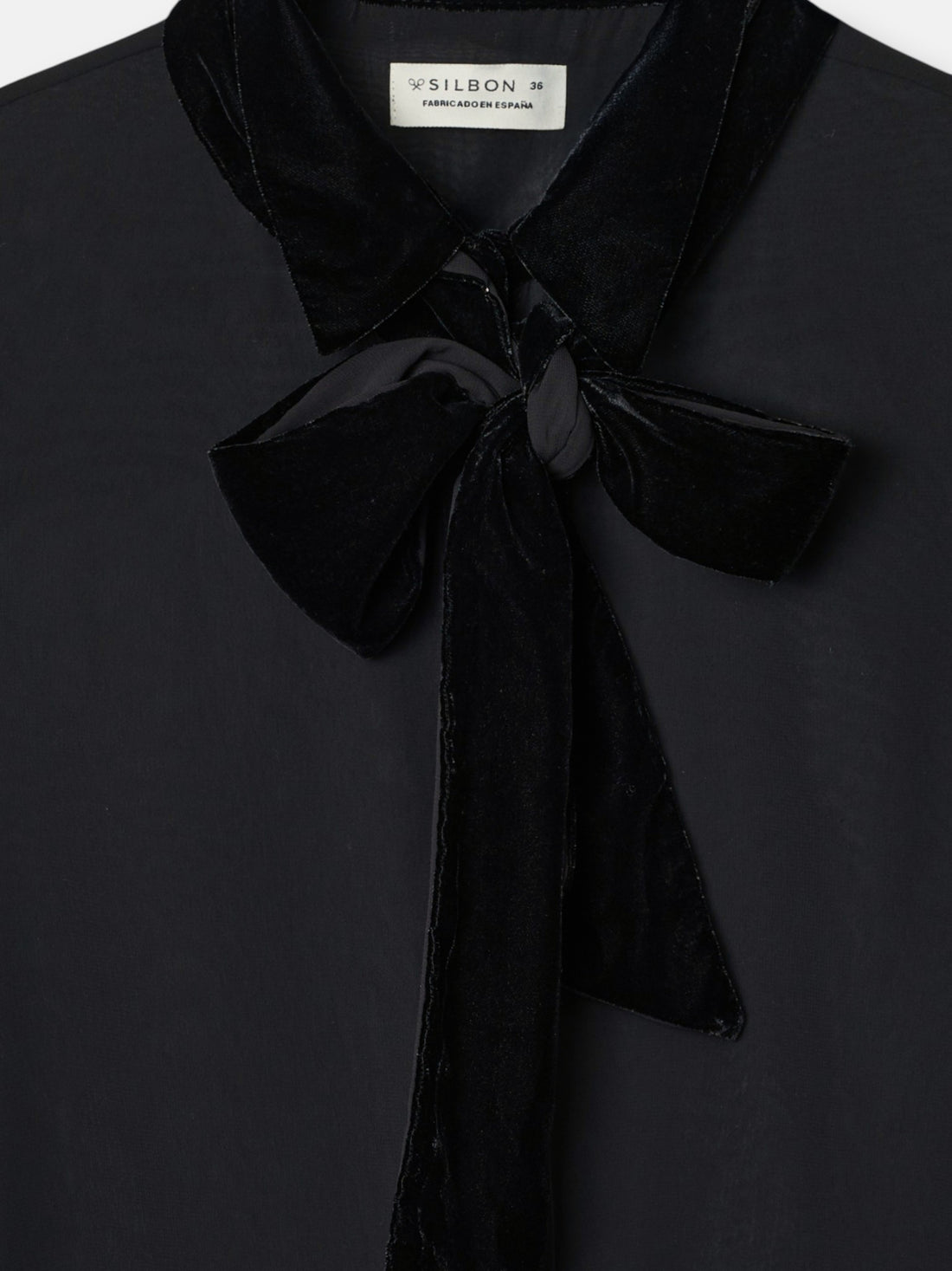 Camisa lazada terciopelo gasa negro