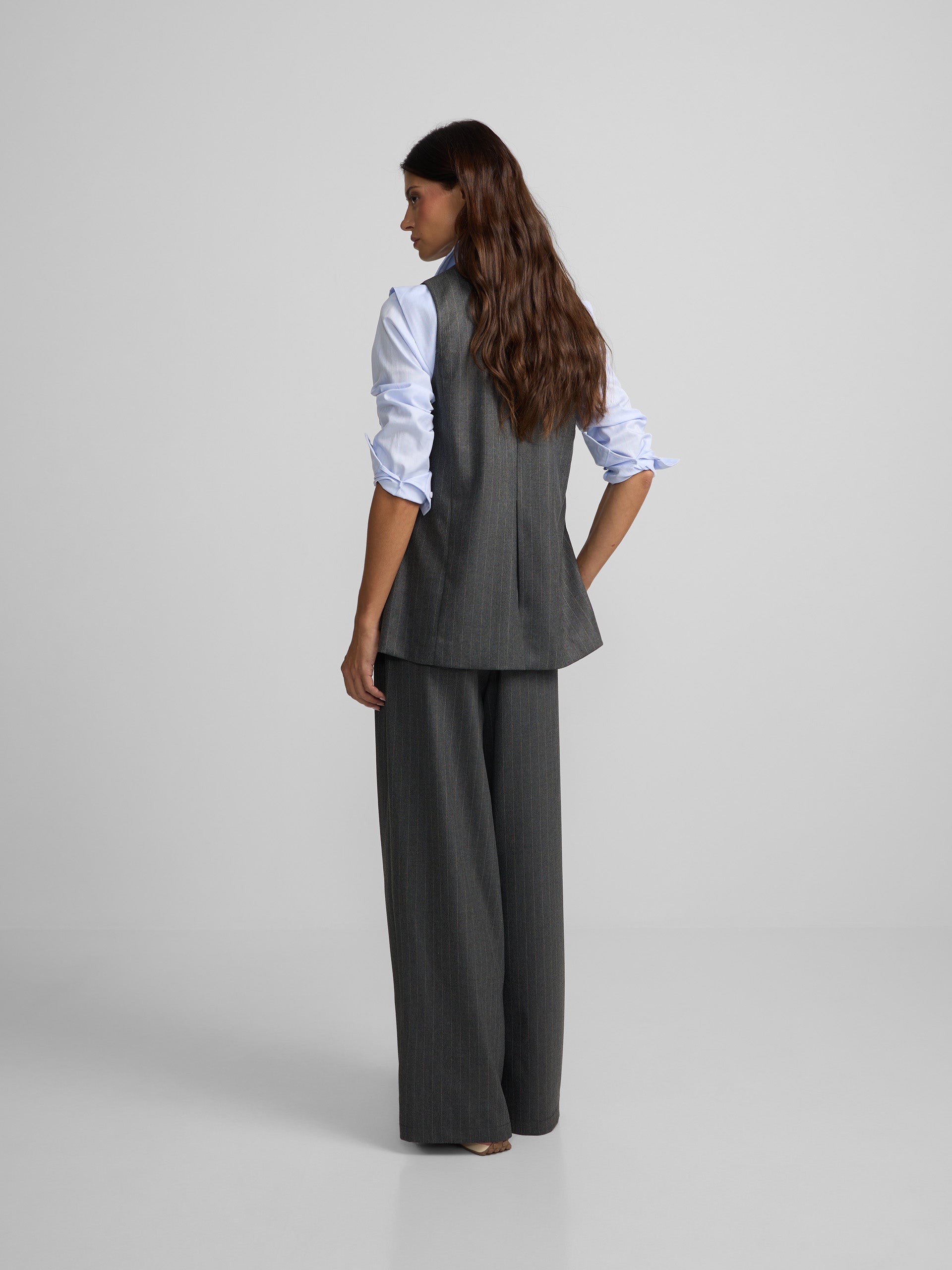 Pantalon recto raya diplomatica gris