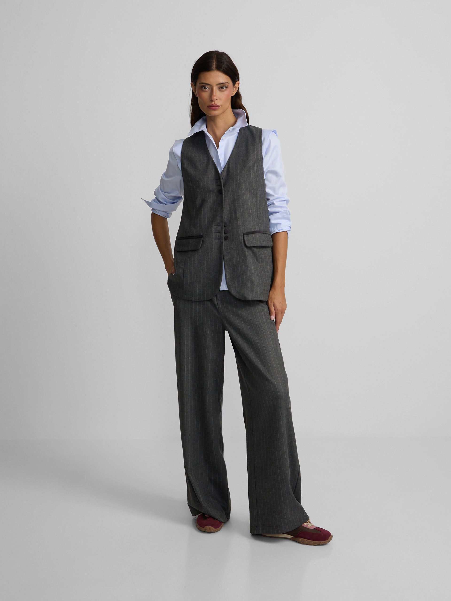 Pantalon recto raya diplomatica gris
