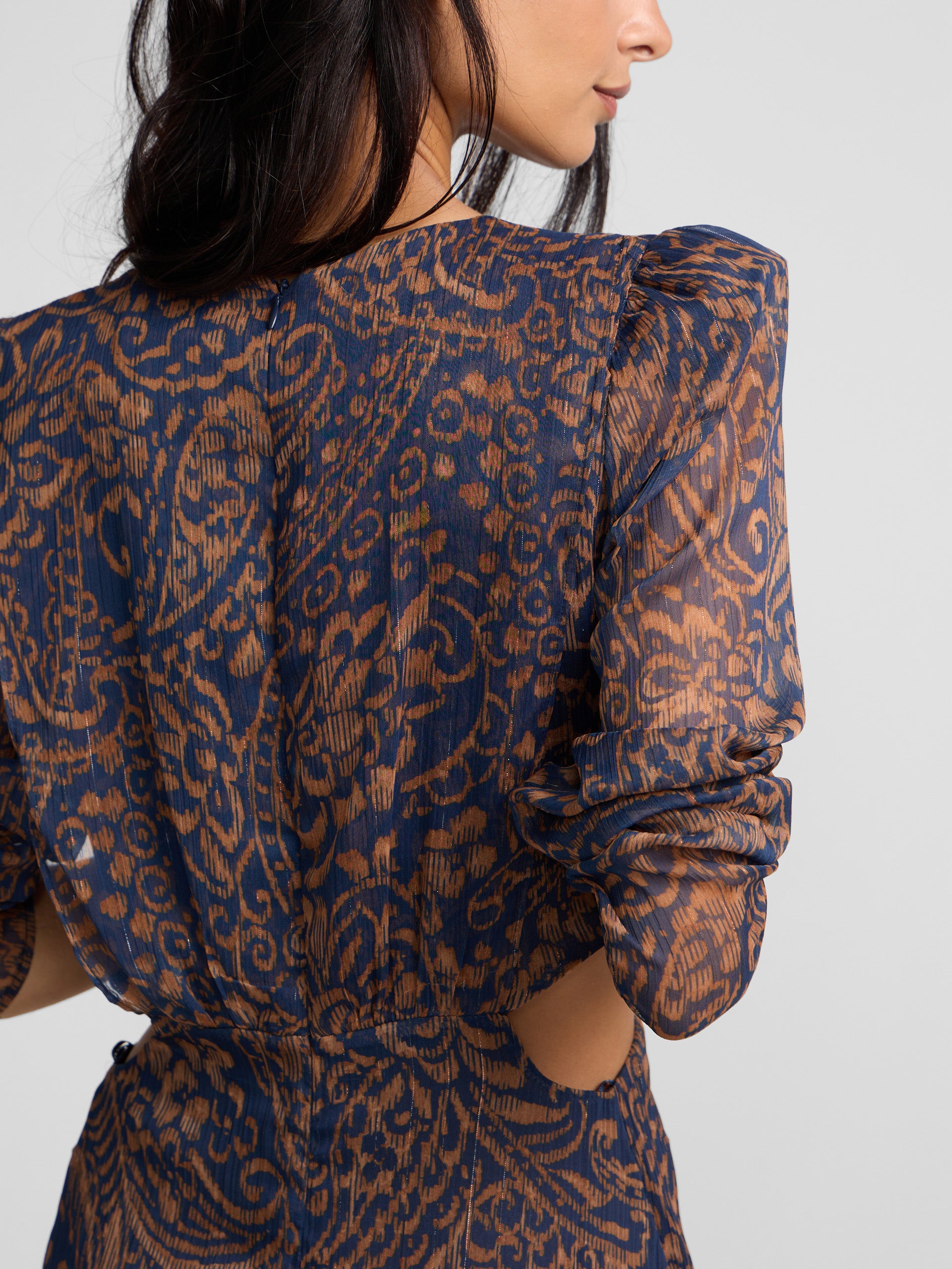 Vestido cut out estampado cachemir azul
