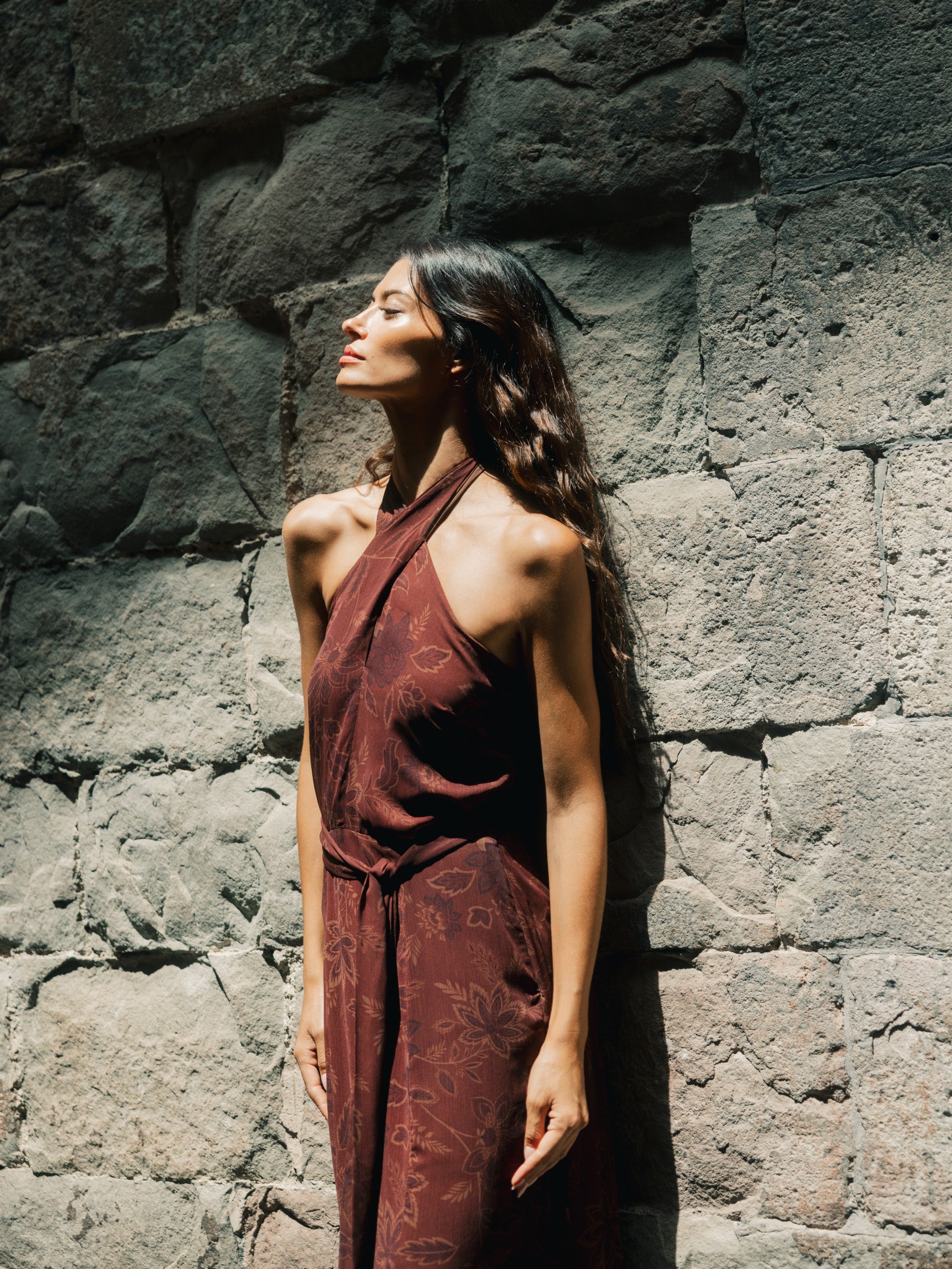 Robe à col halter imprimée marron