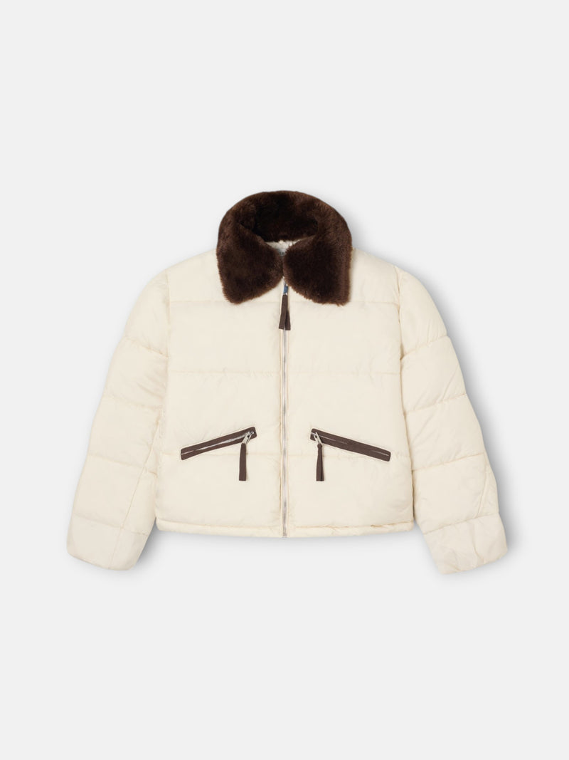 Parka curta acolchoada com gola de pelo cru