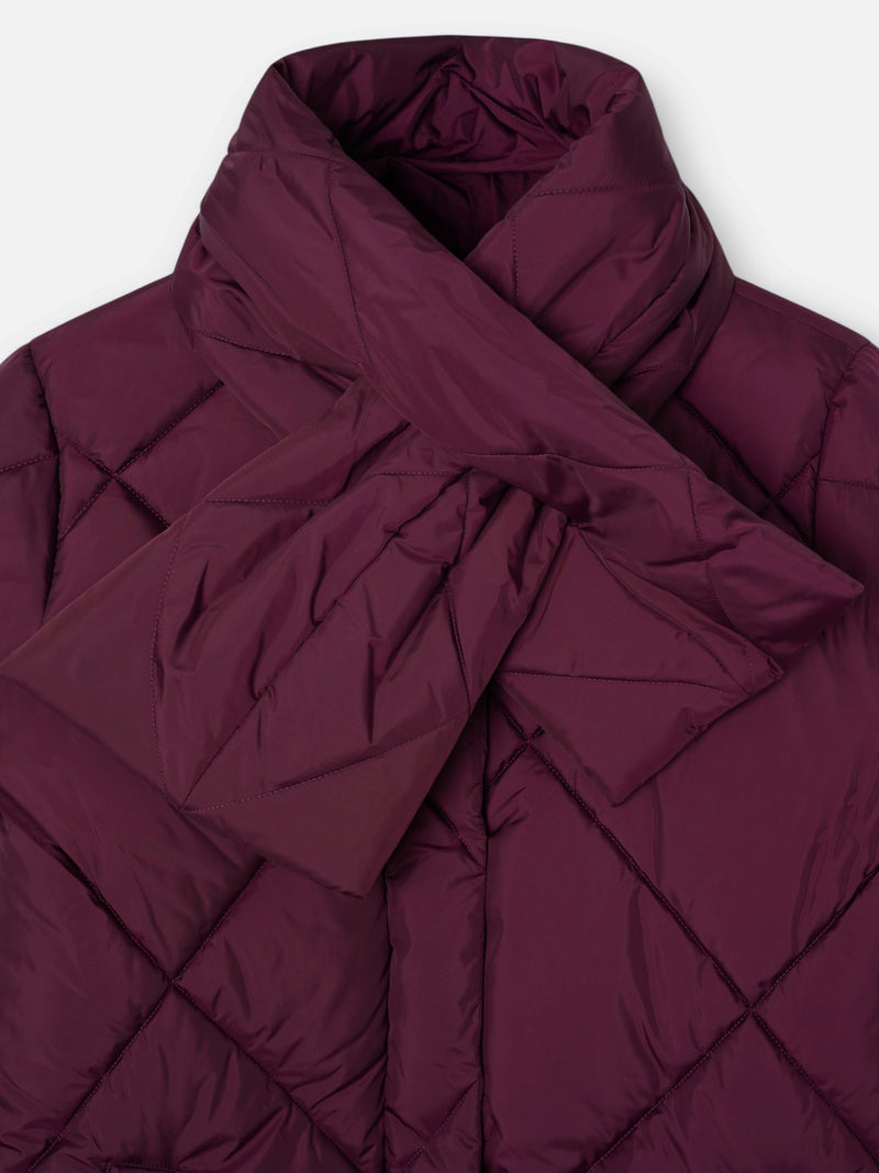 Parka comprida acolchoada com cachecol bordô