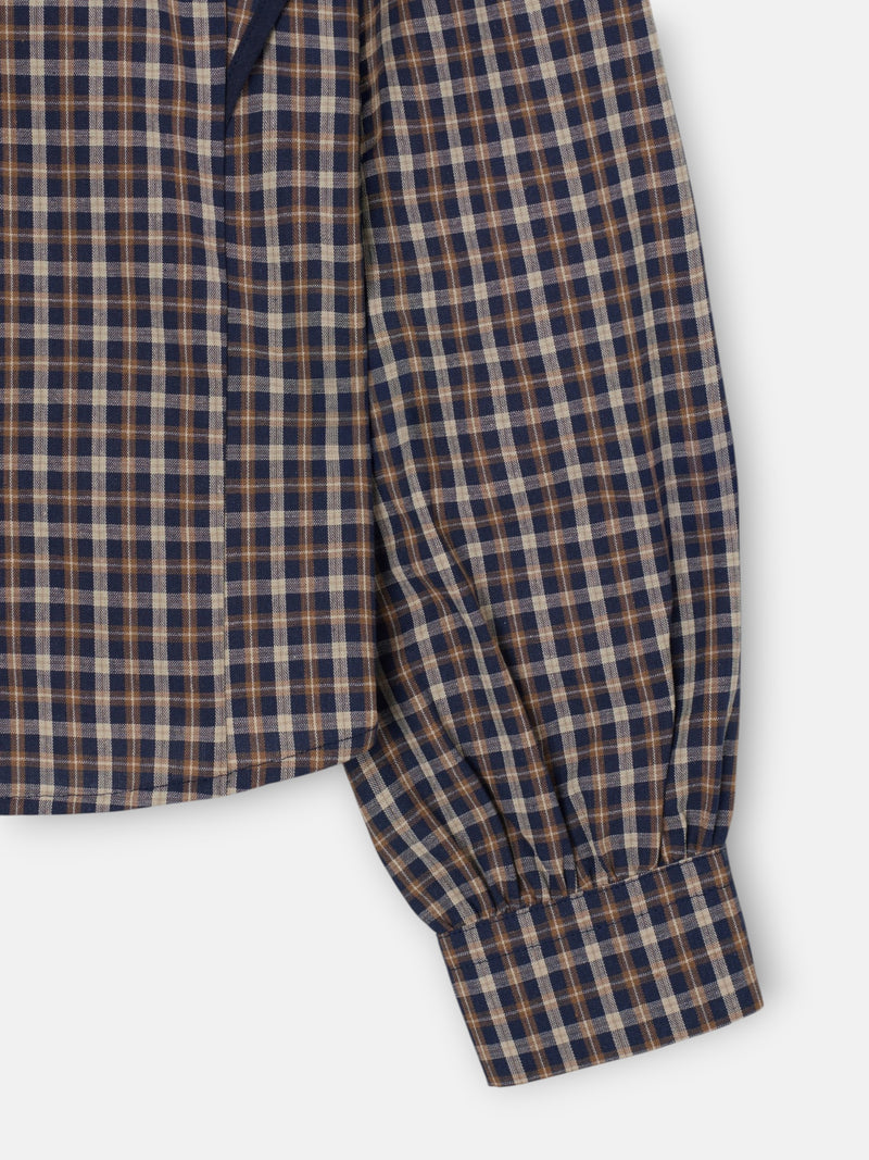 Camisa estruturada aos quadrados azuis e castanhos