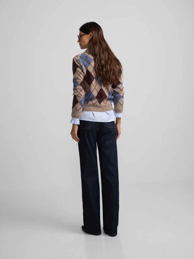 Camisola decote em bico losangos azul e castanho