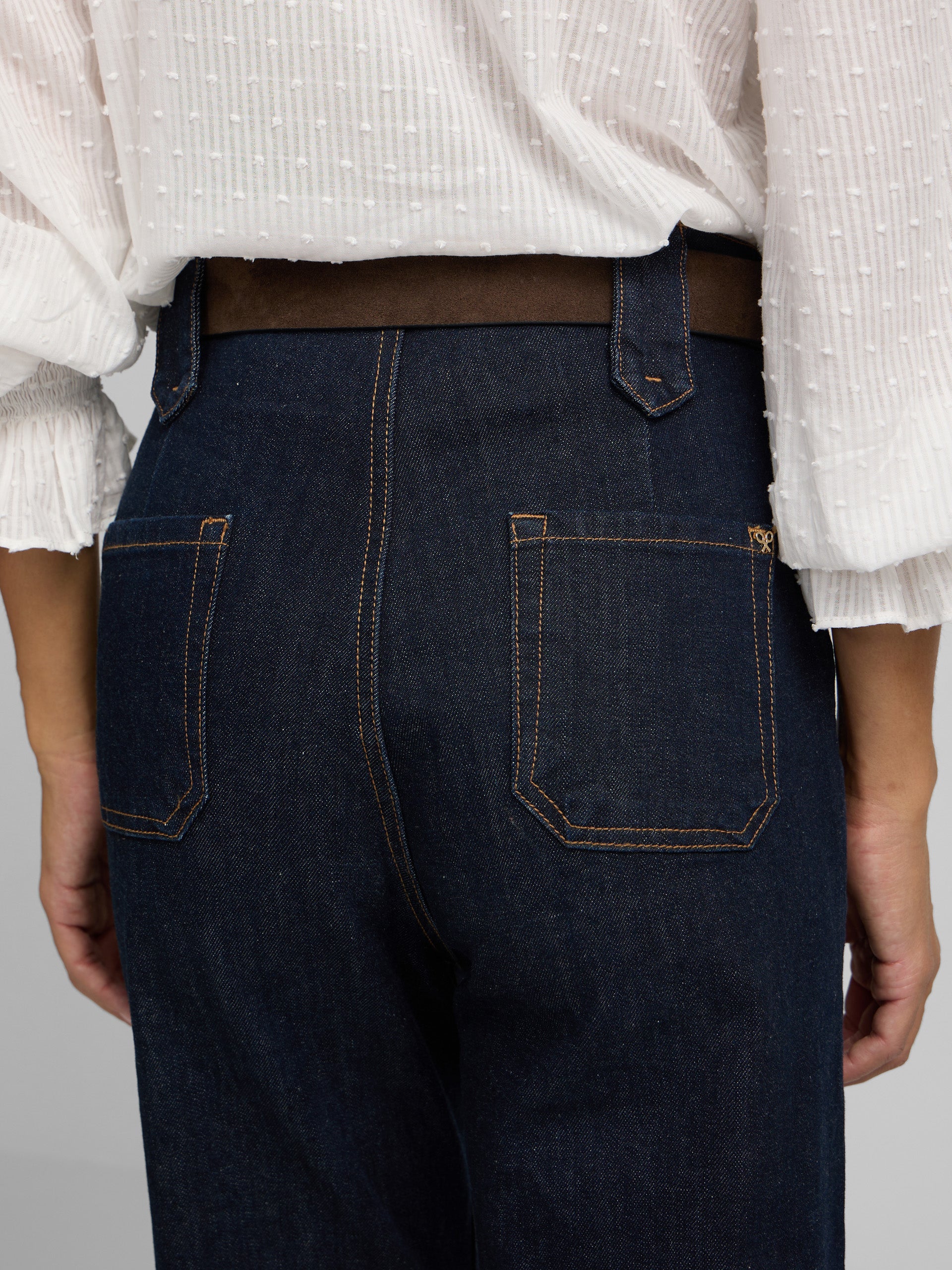 Pantalon denim recto detalle hebillas denim
