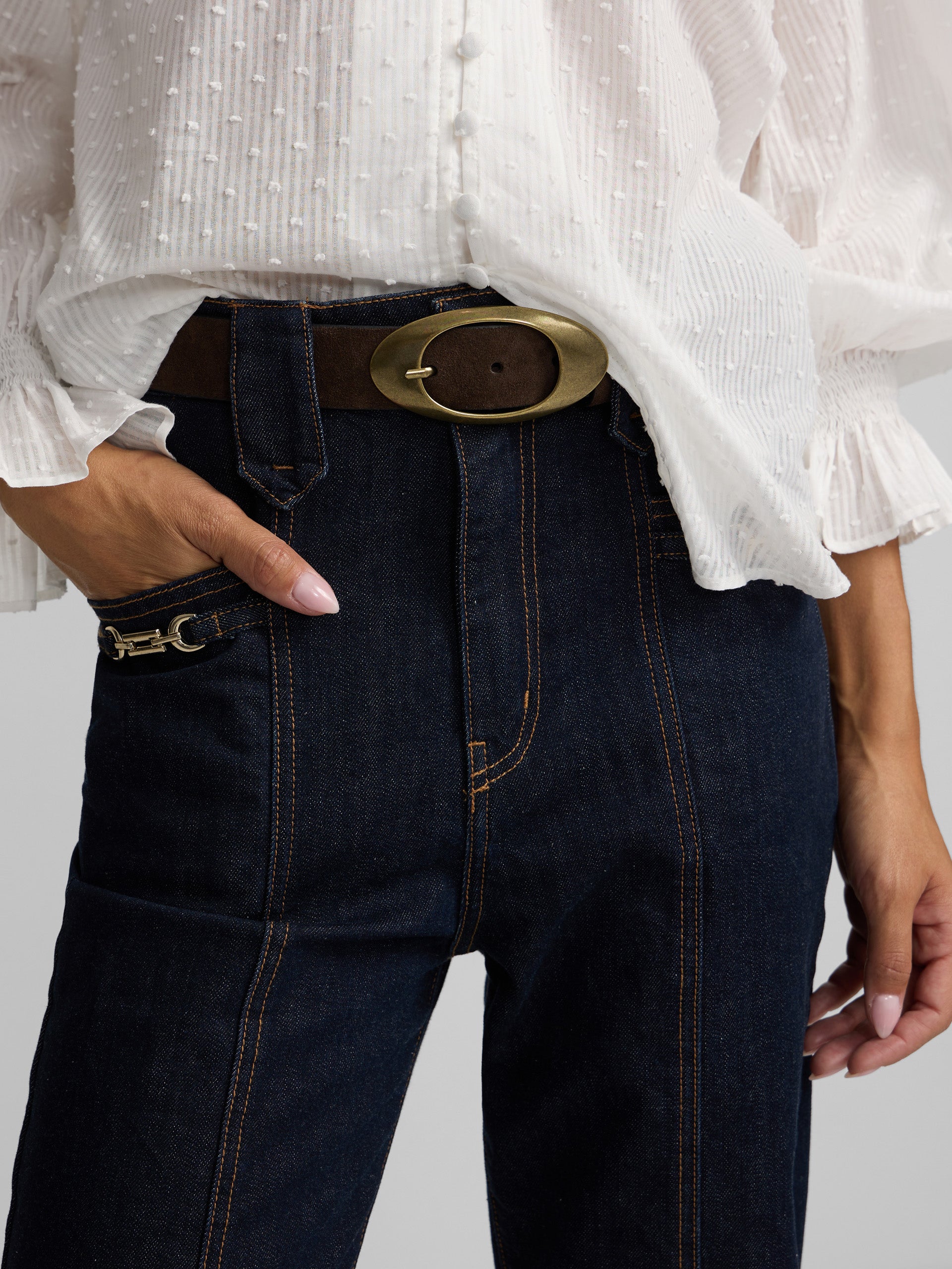 Pantalon denim recto detalle hebillas denim