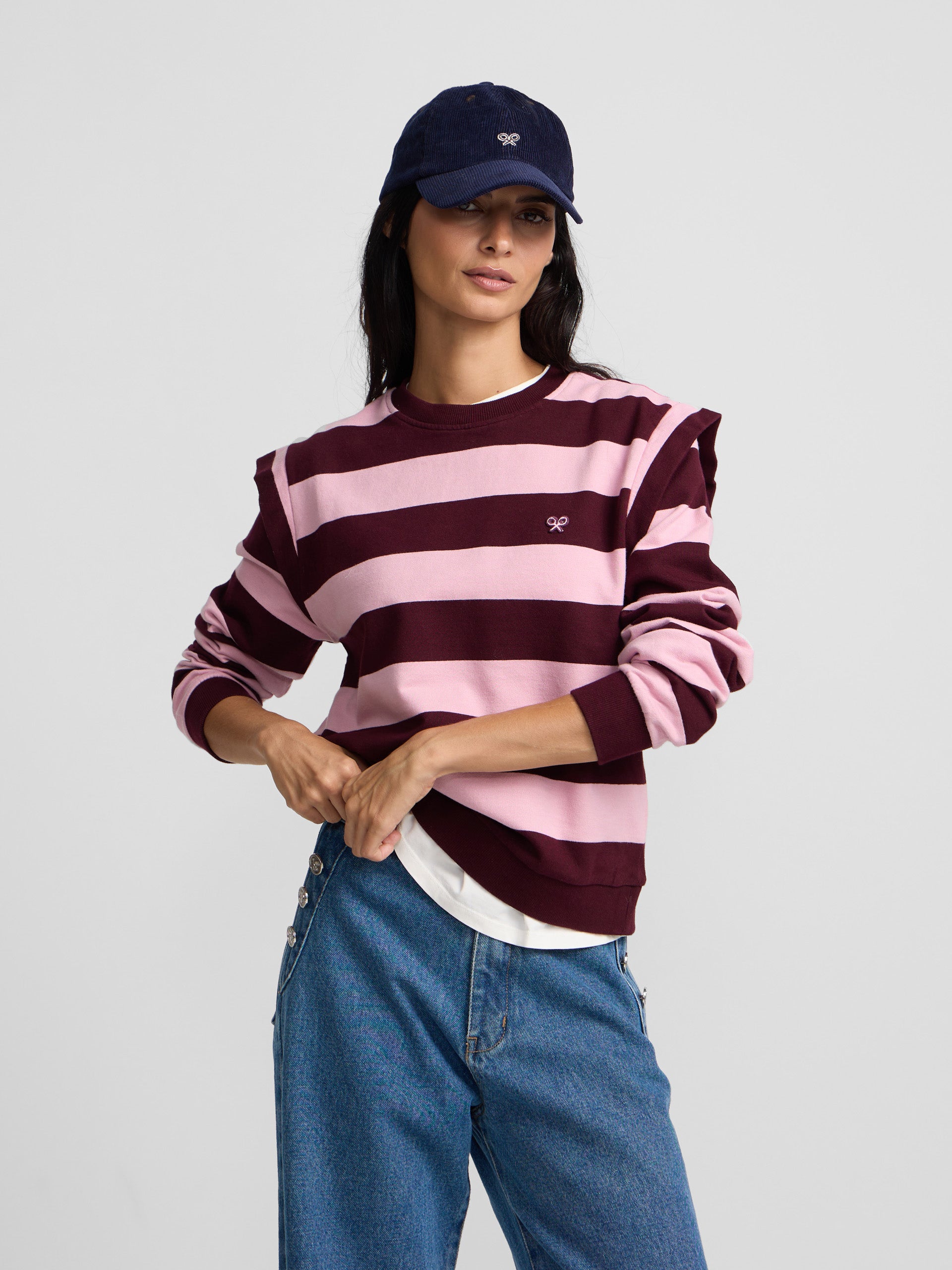 Sweatshirt com ombreiras, riscas rosa e grená