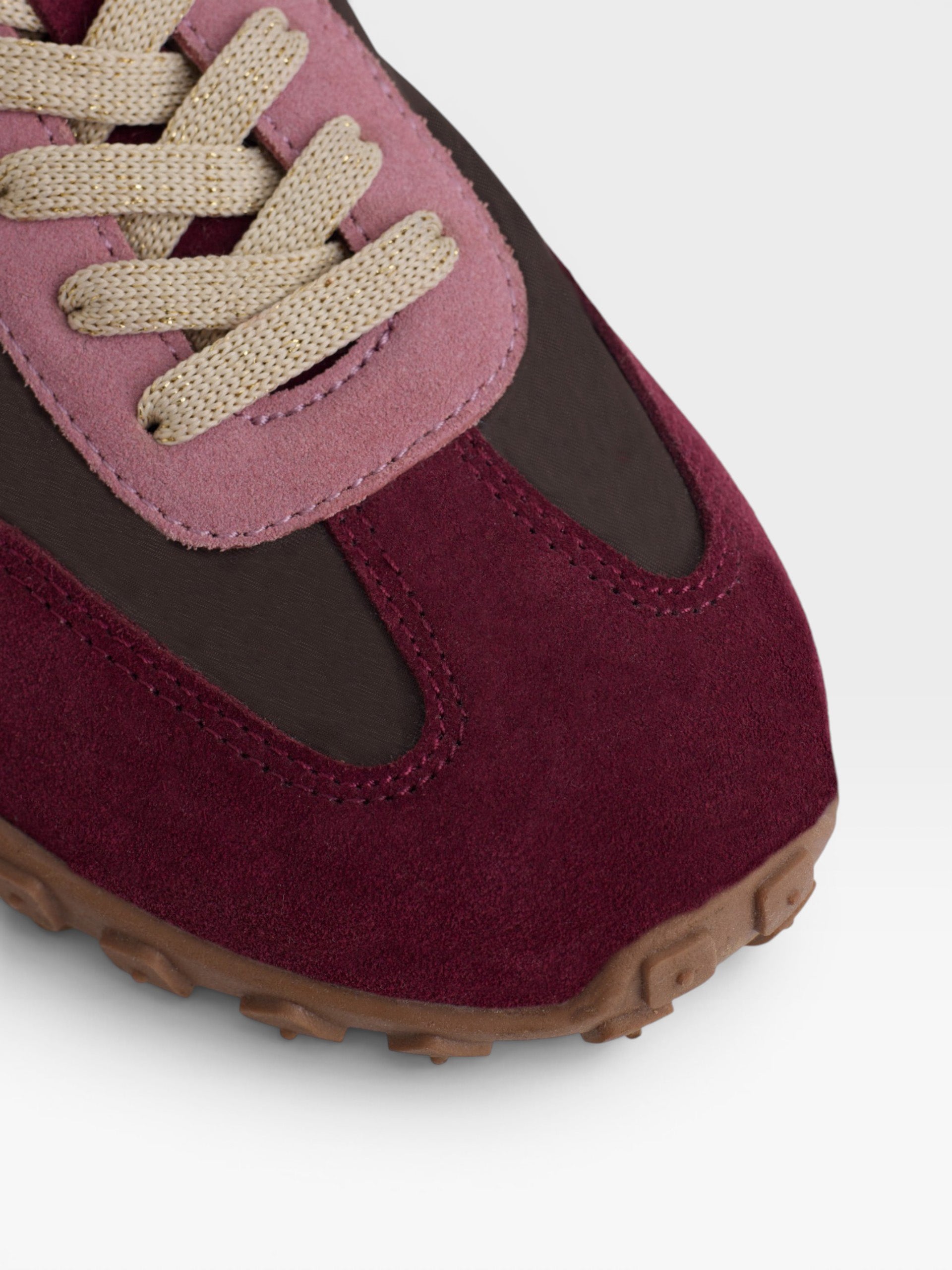 Zapatilla tricolor raquetas marron y granate