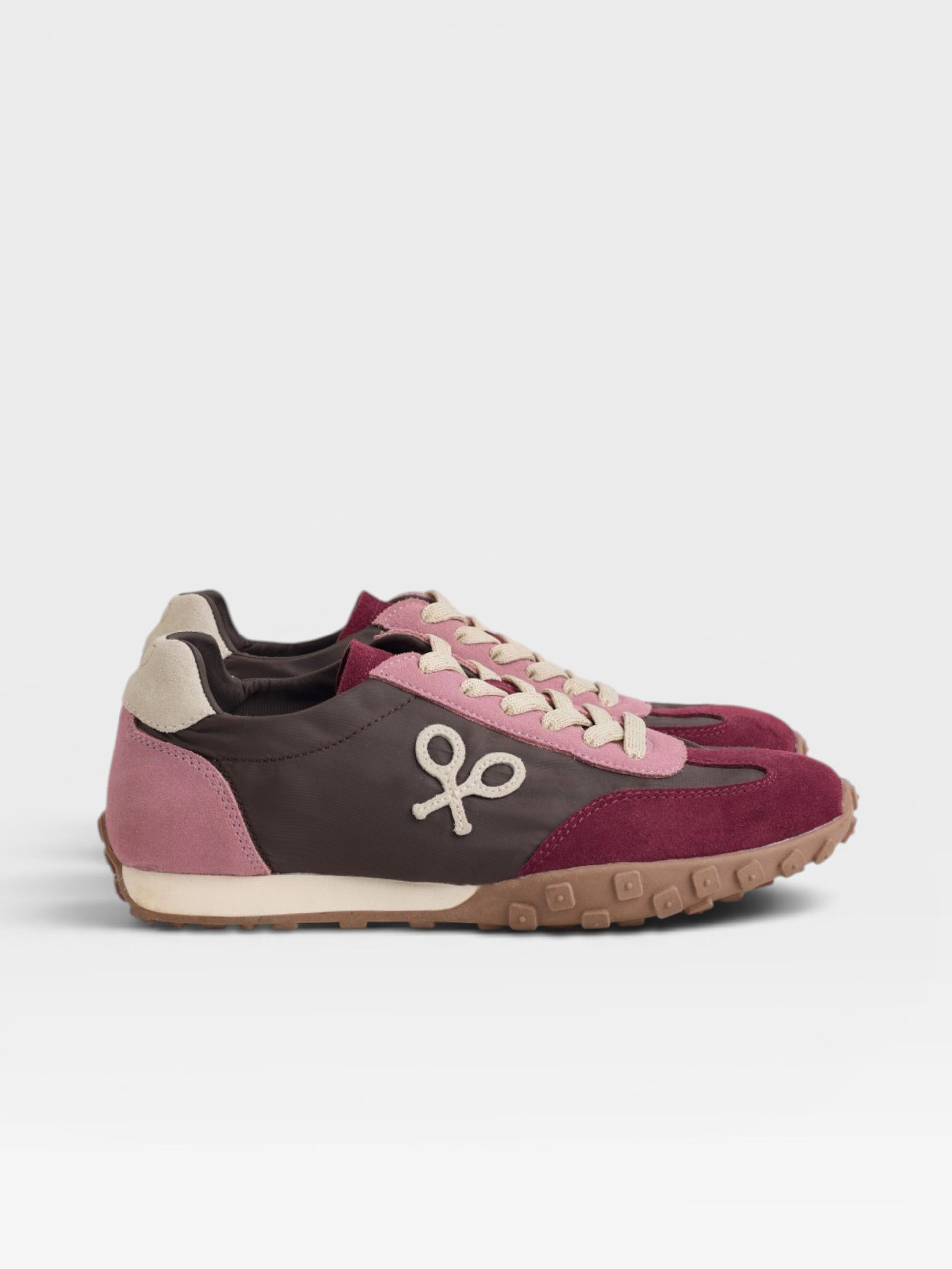 Zapatilla tricolor raquetas marron y granate