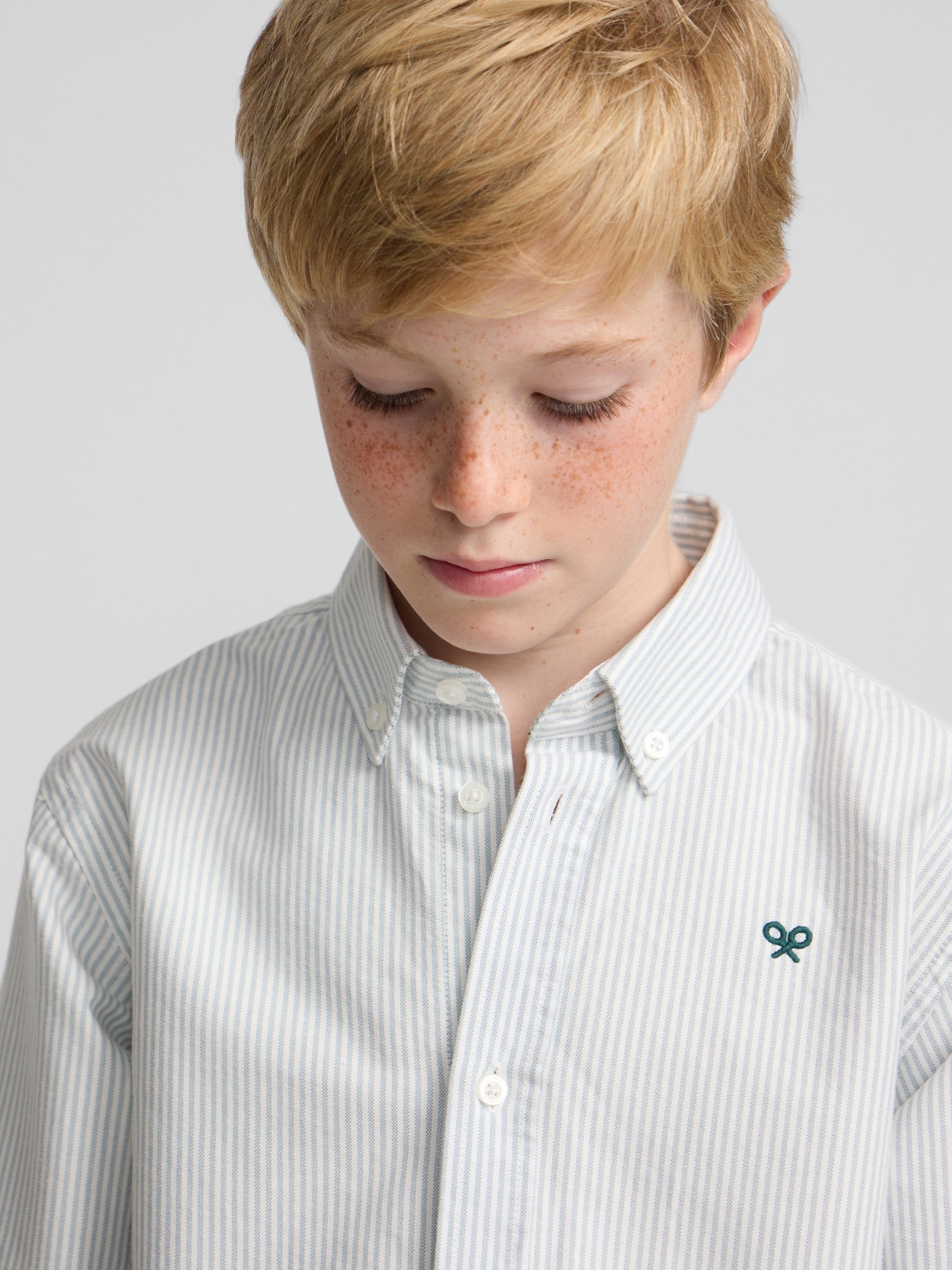 Kids' sport oxford shirt with green stripes