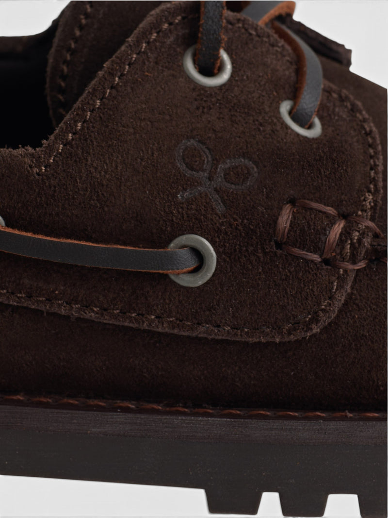 Kids' sporty nautical brown suede shoe