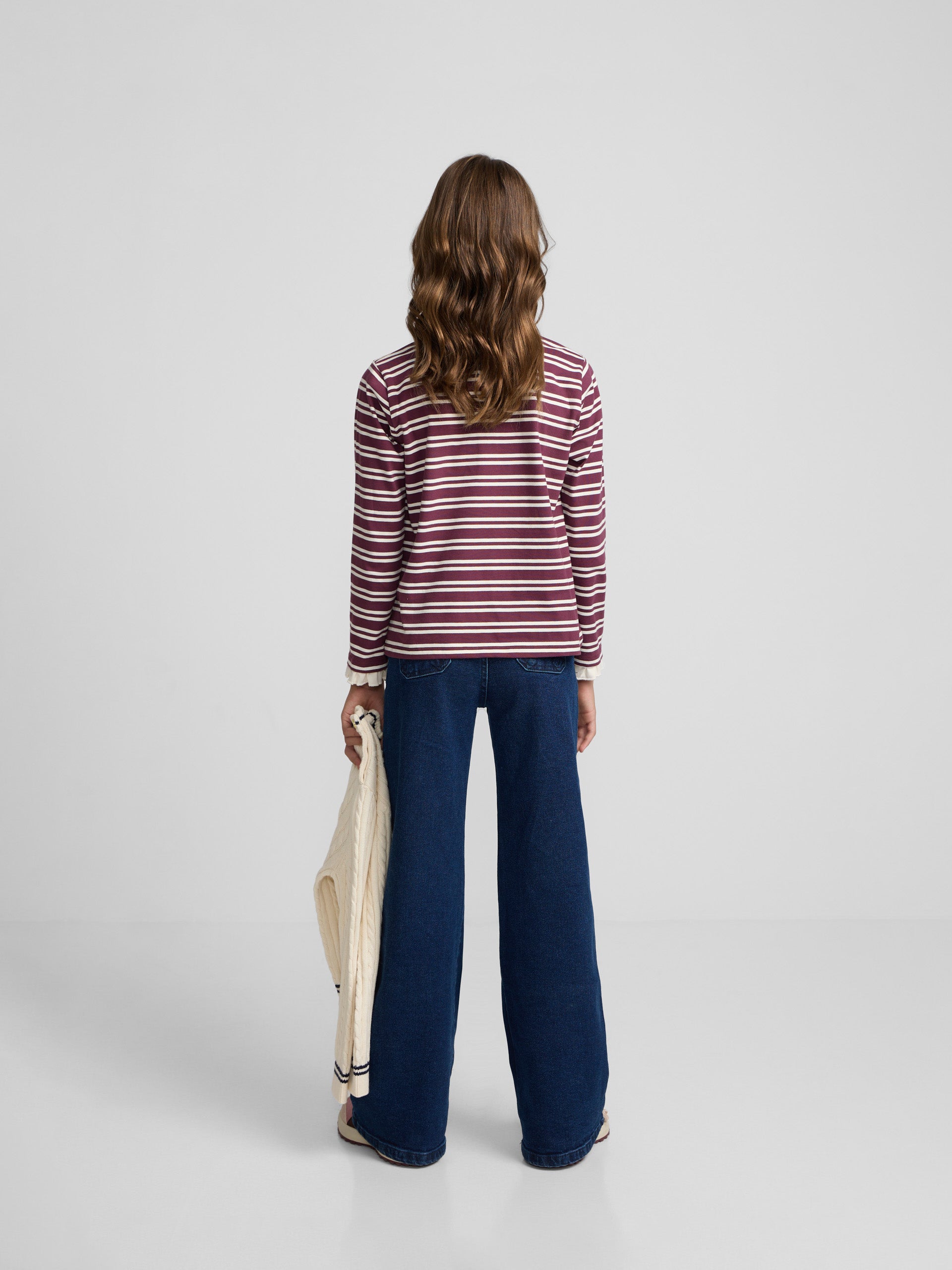 Girl's t-shirt with ruffled collar, burgundy and ecru stripes