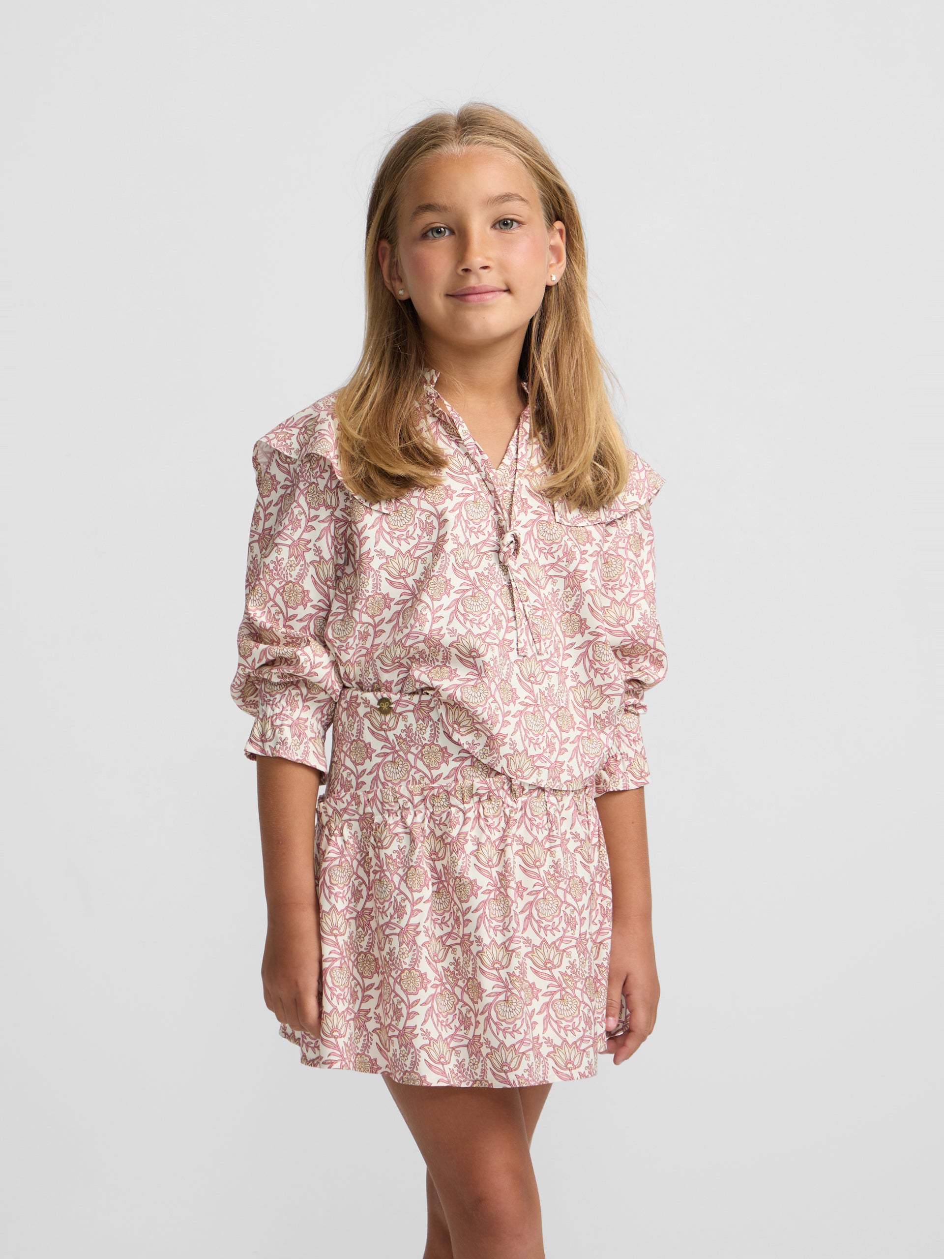 Blusa girl estampado flores rosa y blanco