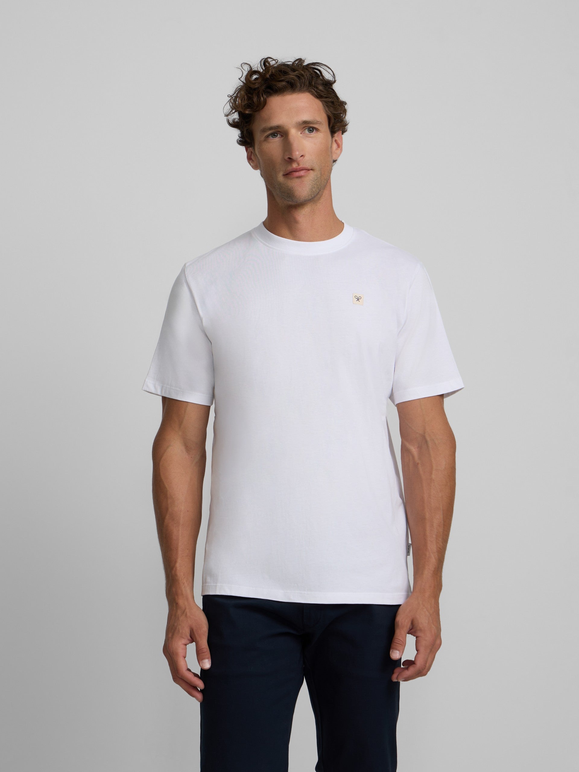 Camiseta lisa minilogo parche blanca