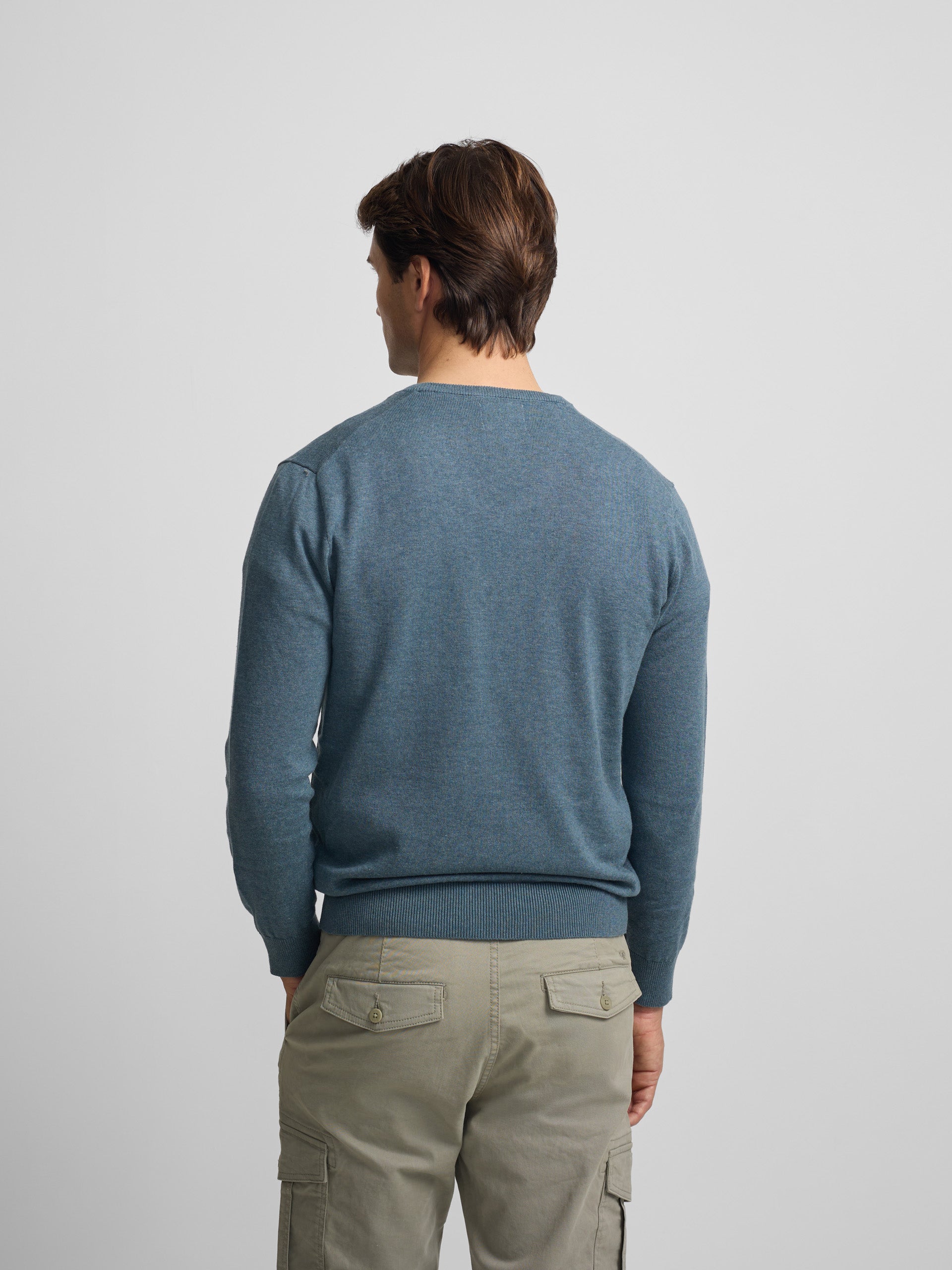 Pull uni col en V bleu clair
