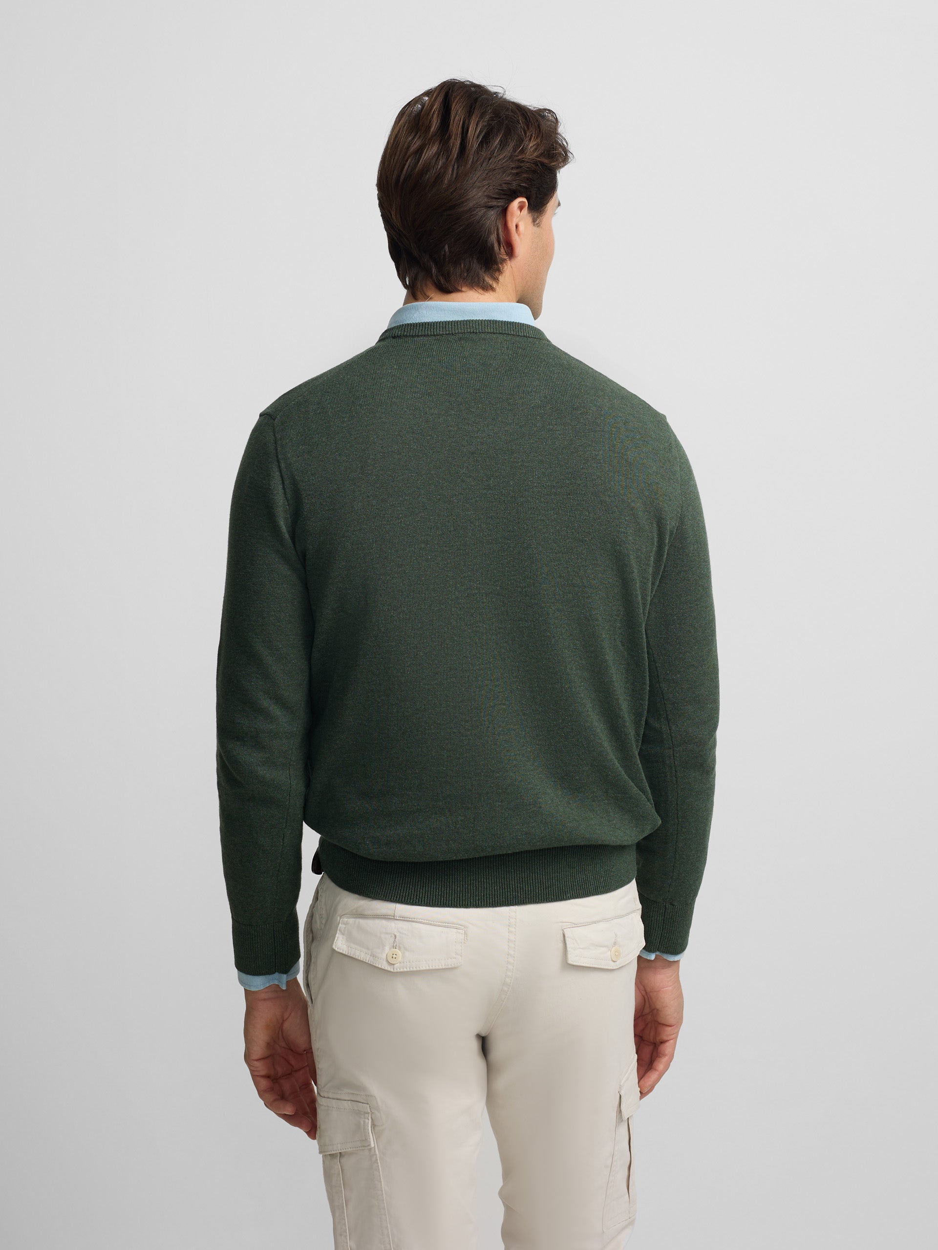 Jersey liso cuello pico verde oscuro