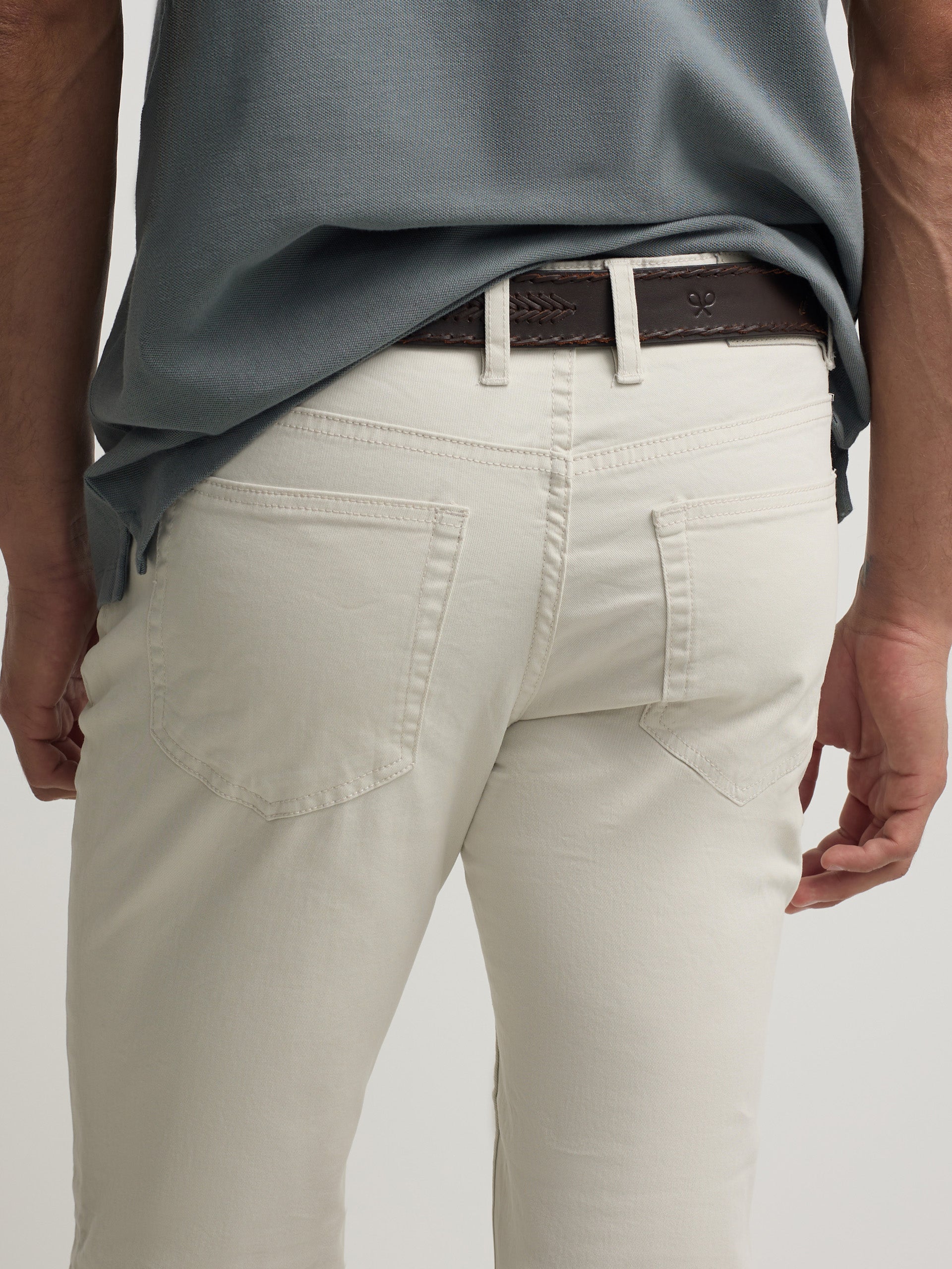 Pantalon sport cinco bolsillos piedra
